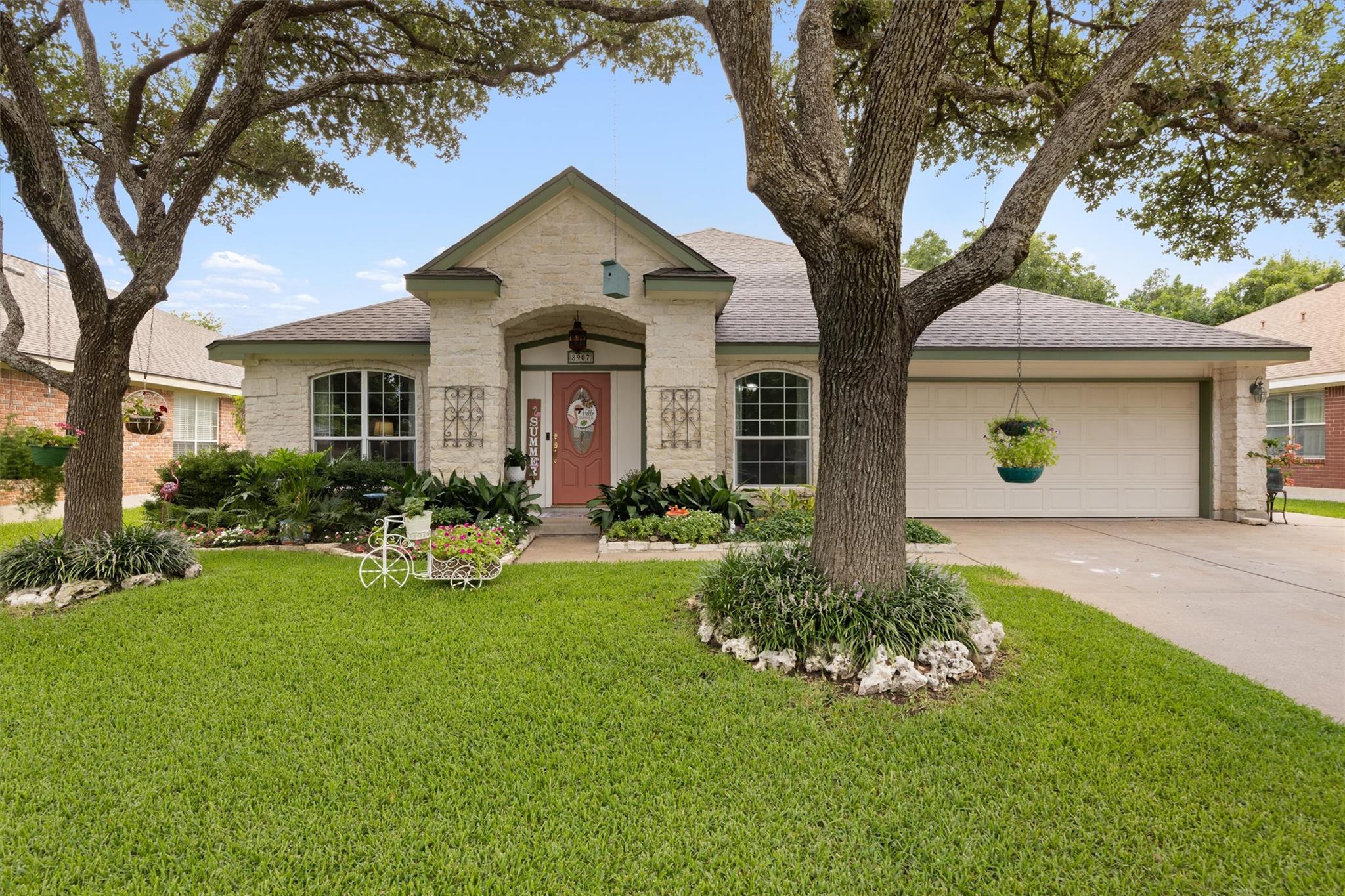 8907 Marthas DR