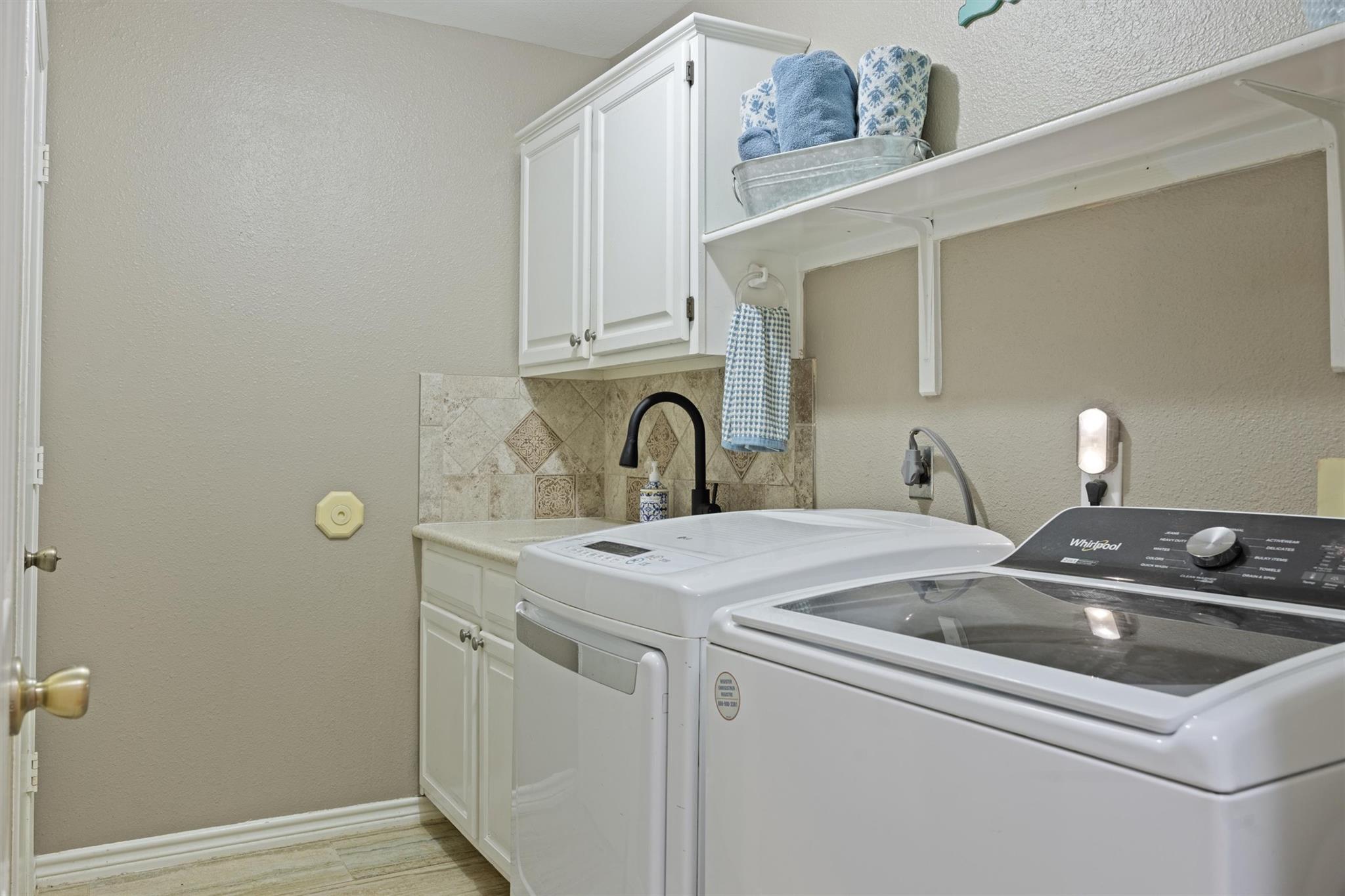 8907 Marthas DR