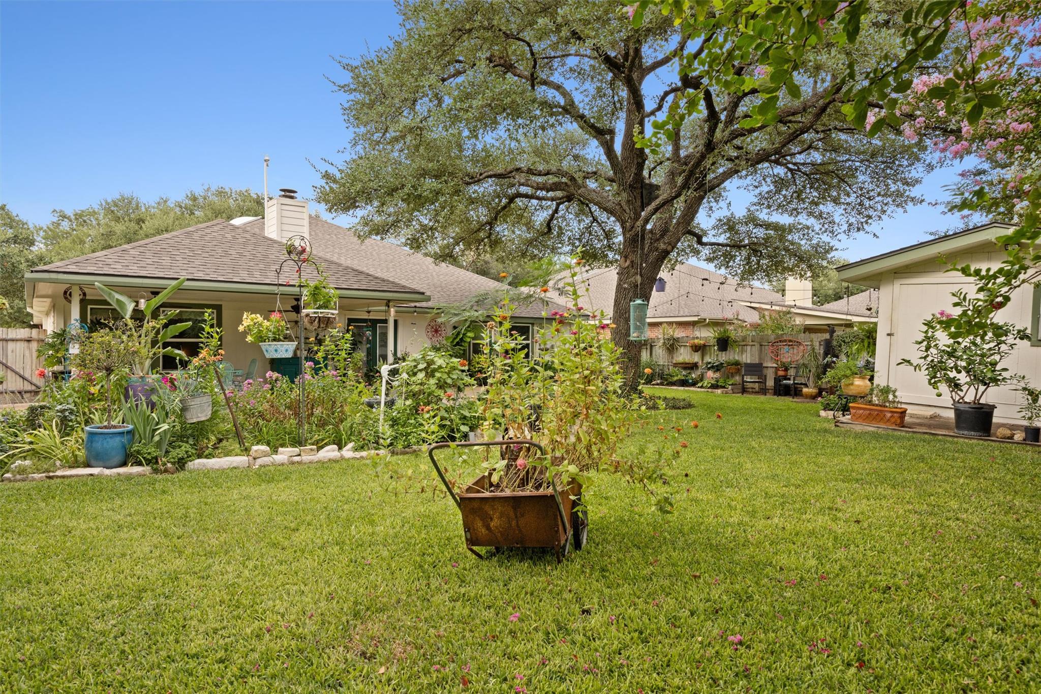 8907 Marthas DR