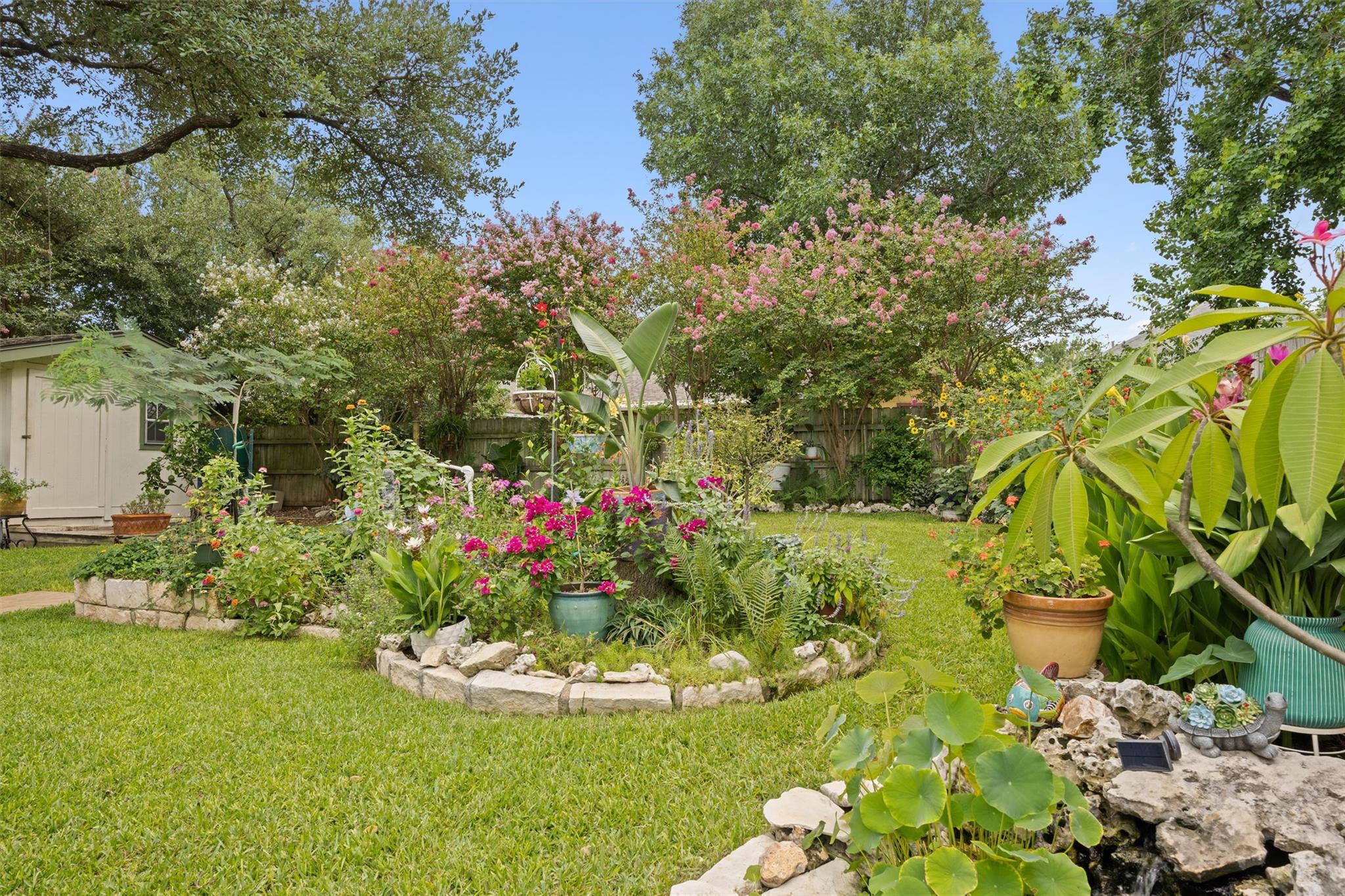 8907 Marthas DR