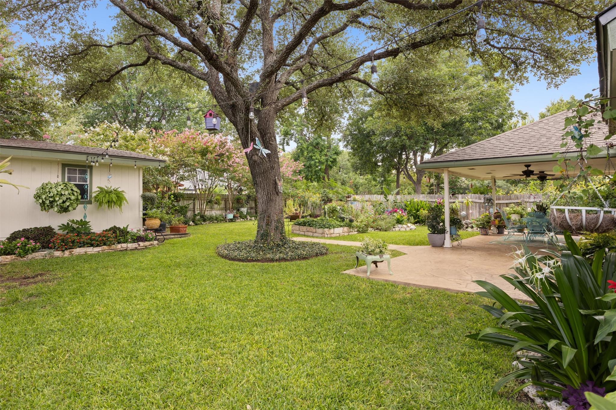 8907 Marthas DR