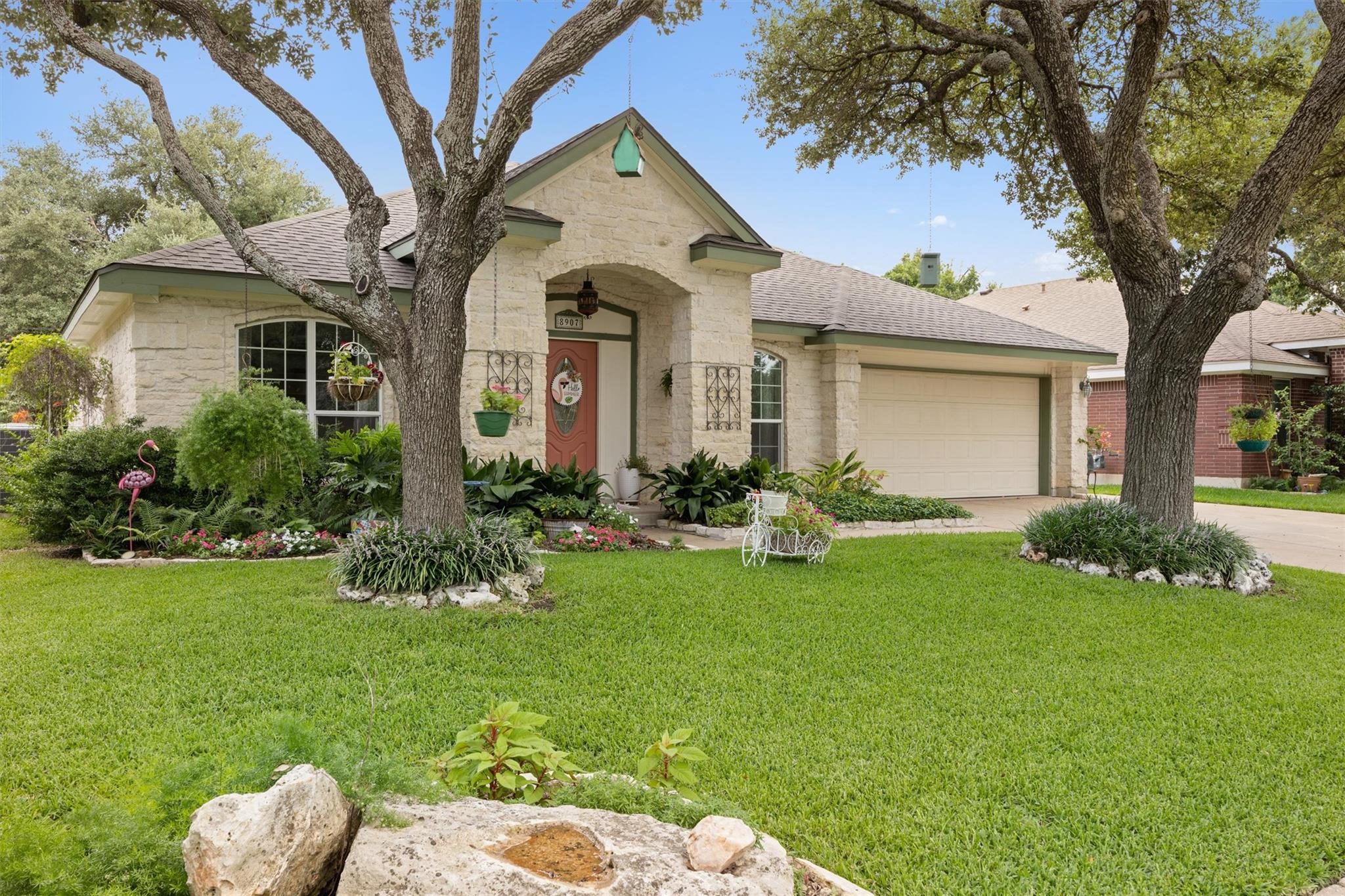 8907 Marthas DR