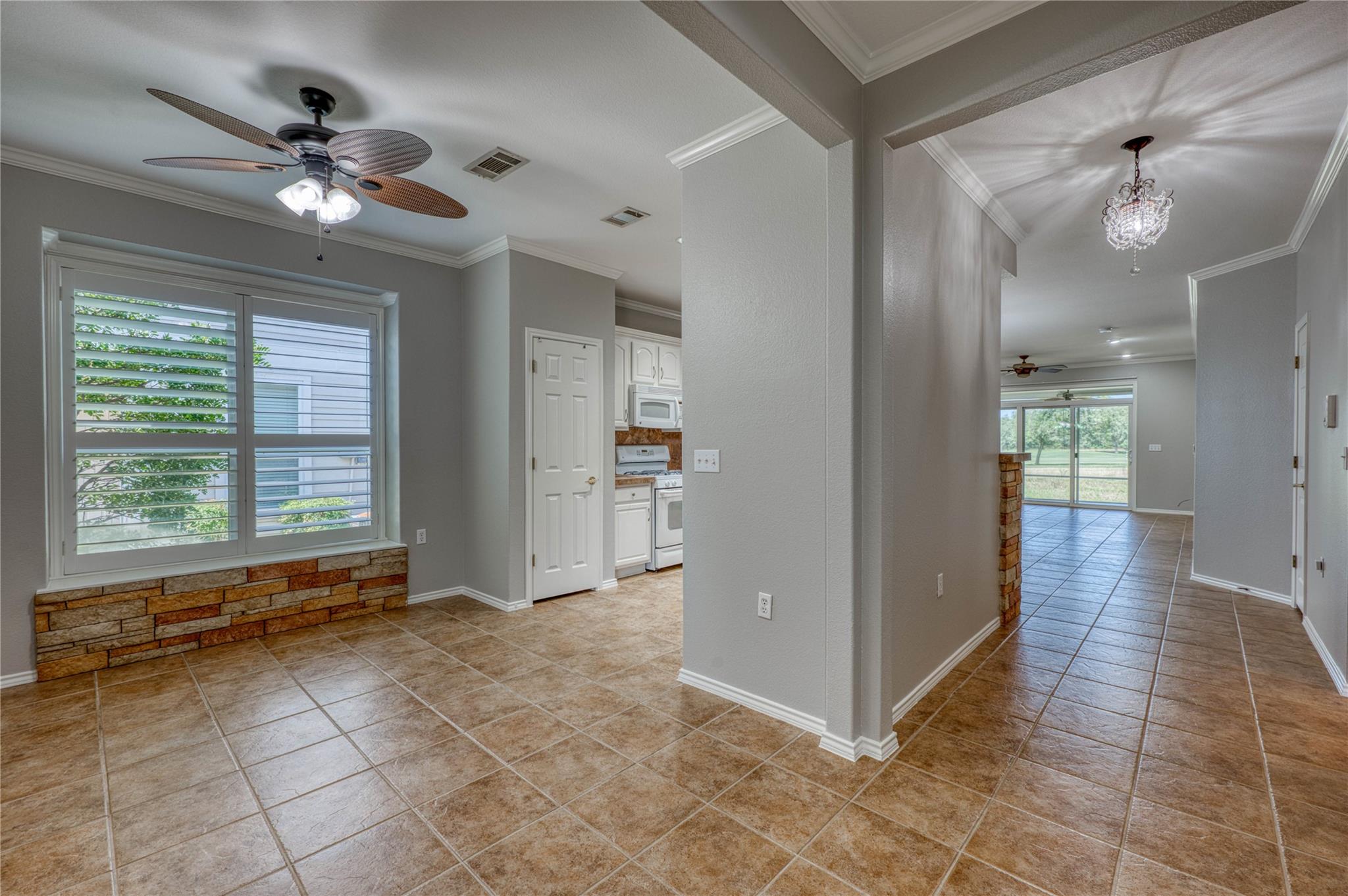 125 Dickens CIR