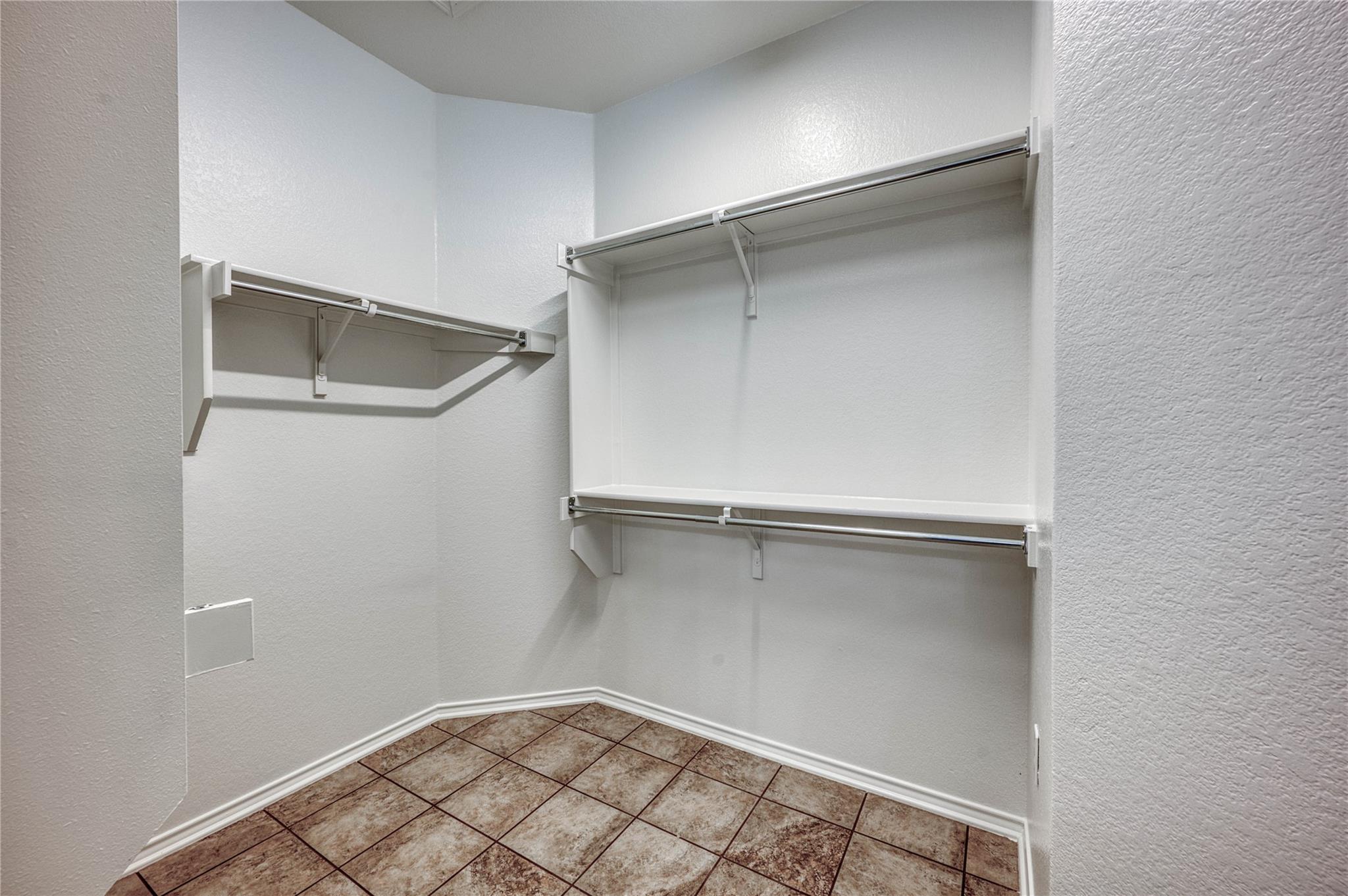 125 Dickens CIR