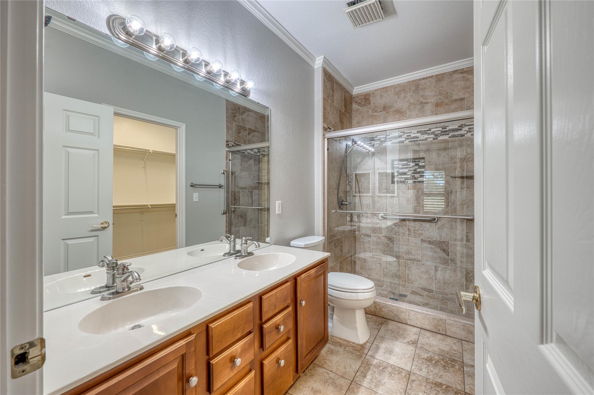 125 Dickens CIR