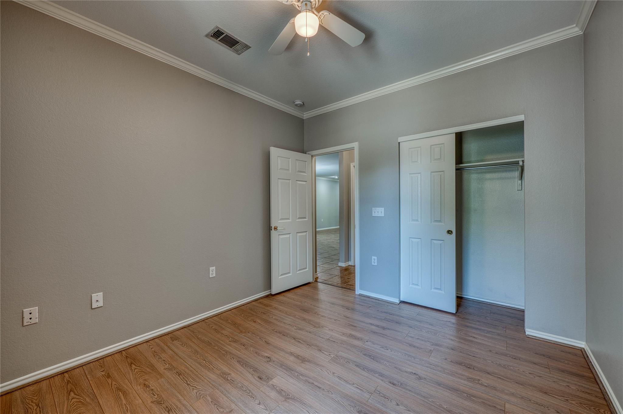 125 Dickens CIR