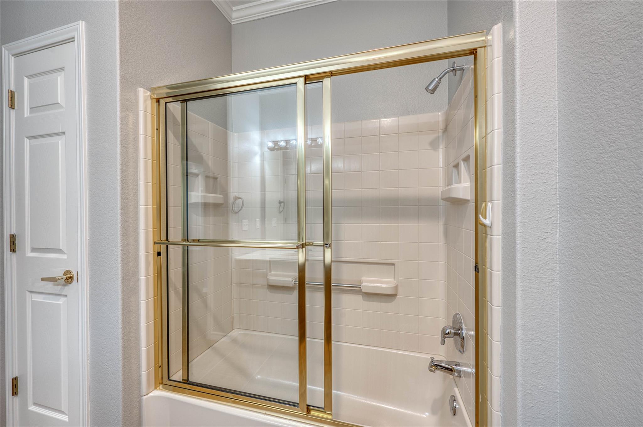 125 Dickens CIR