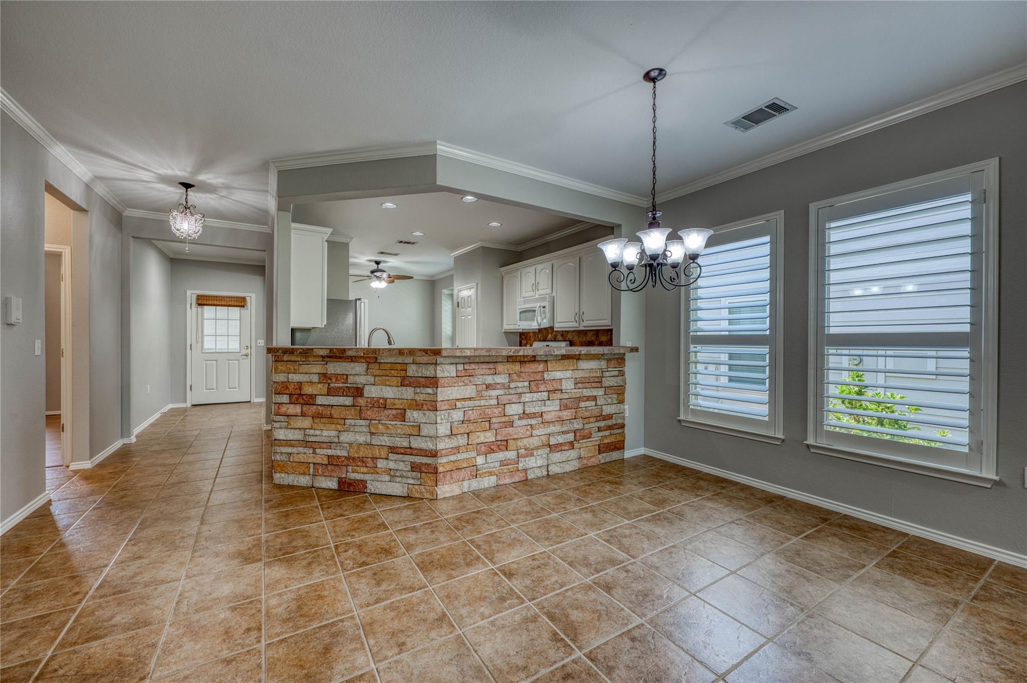 125 Dickens CIR