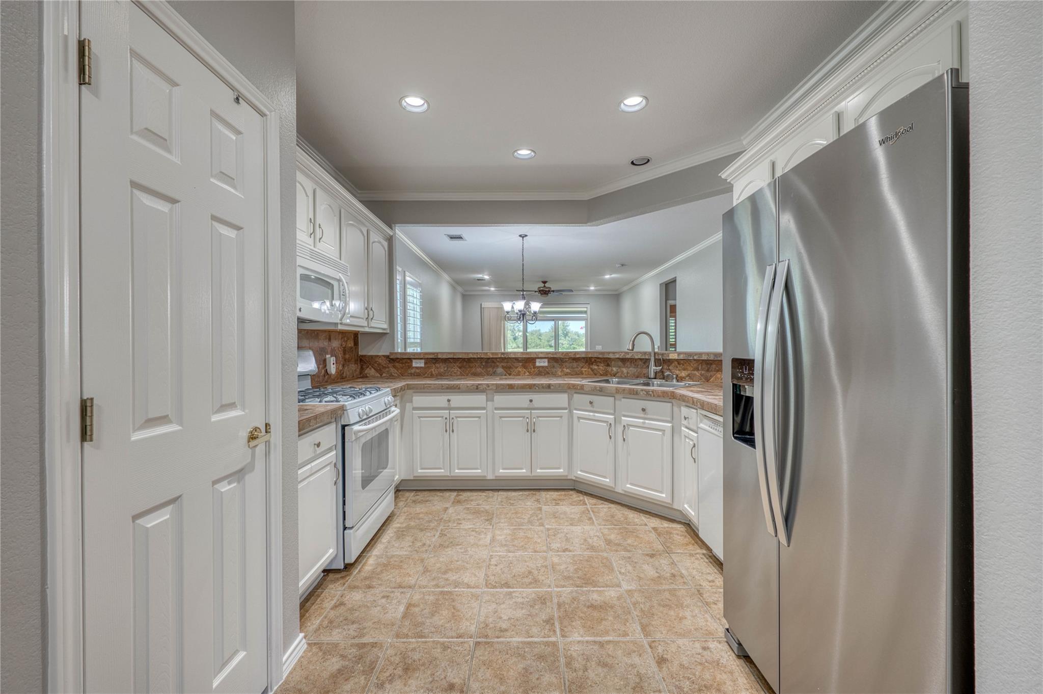 125 Dickens CIR