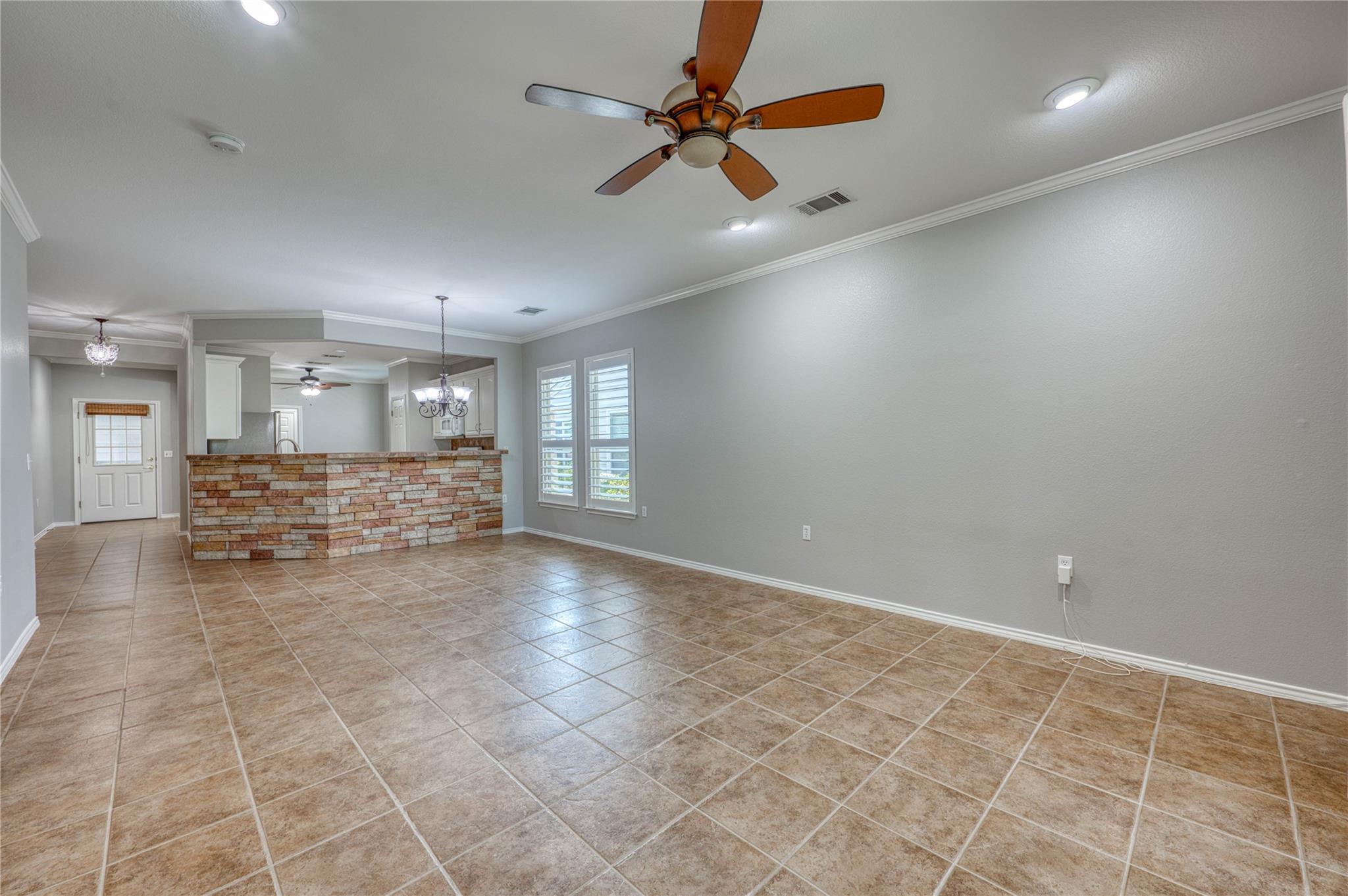 125 Dickens CIR