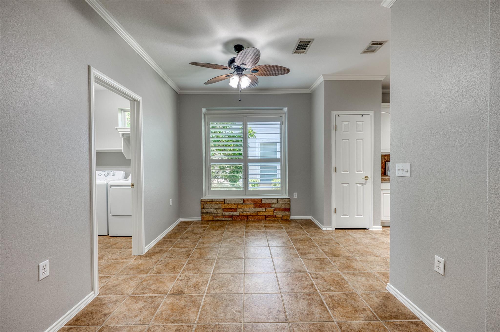 125 Dickens CIR