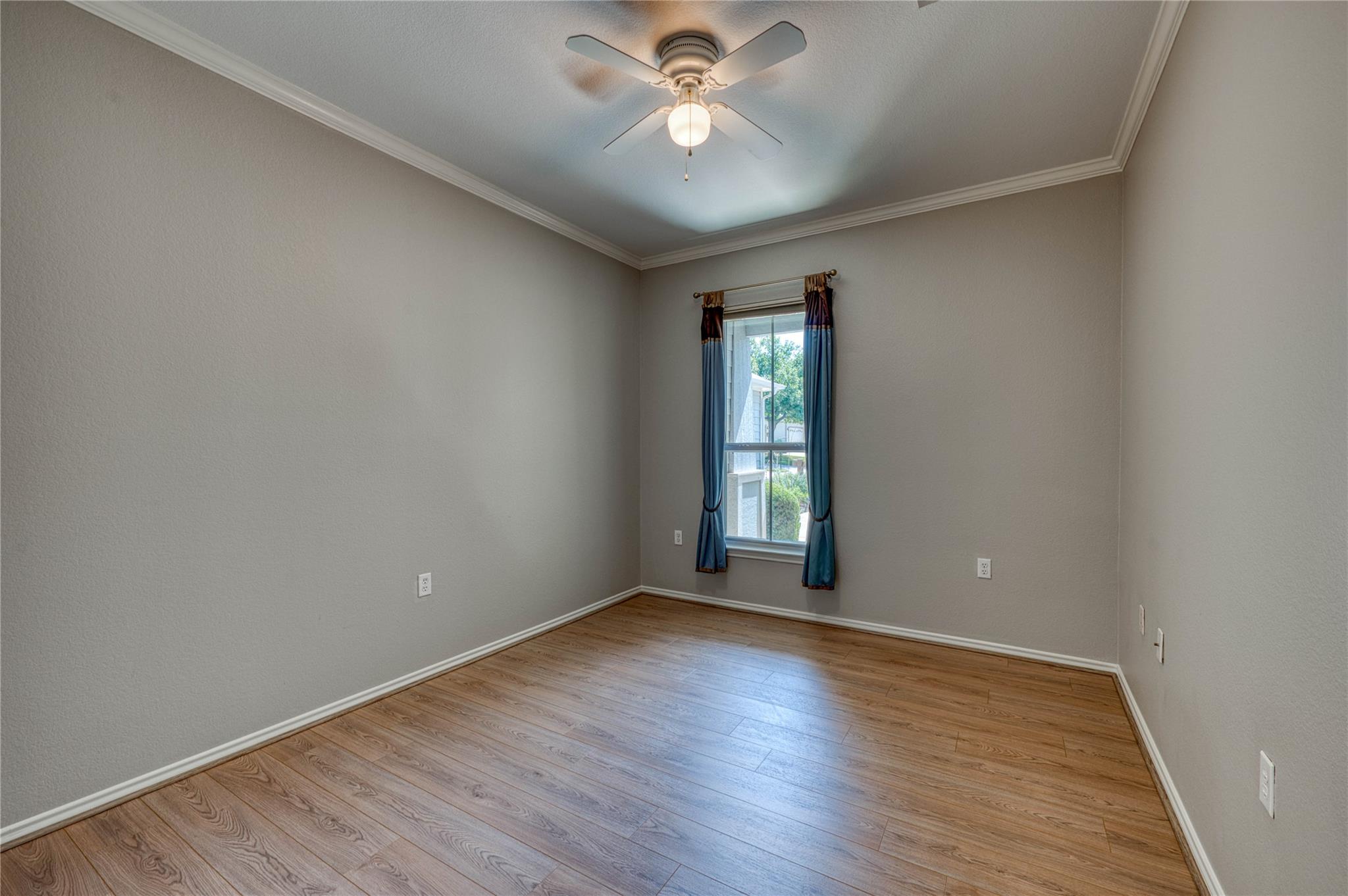 125 Dickens CIR