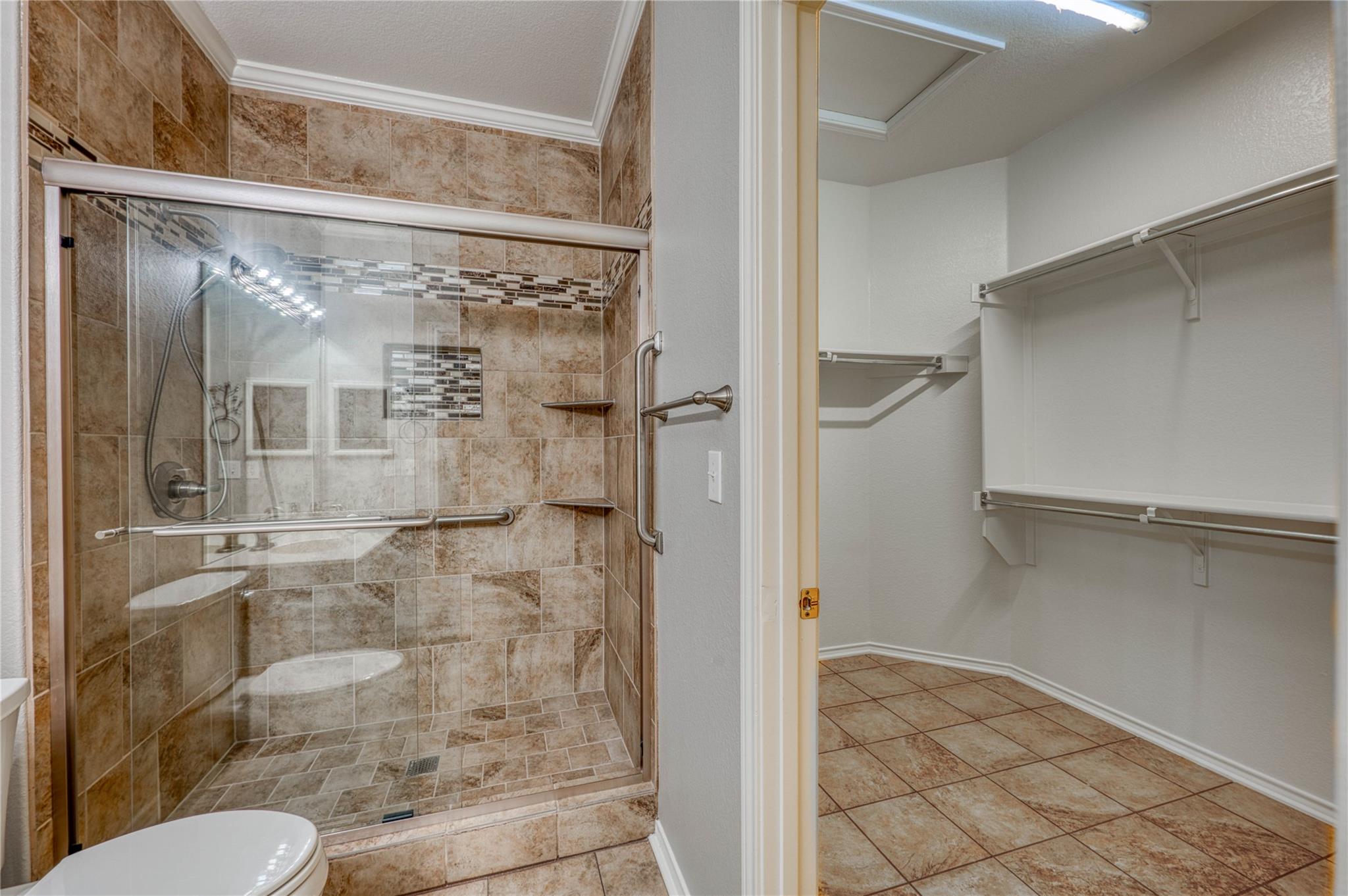 125 Dickens CIR