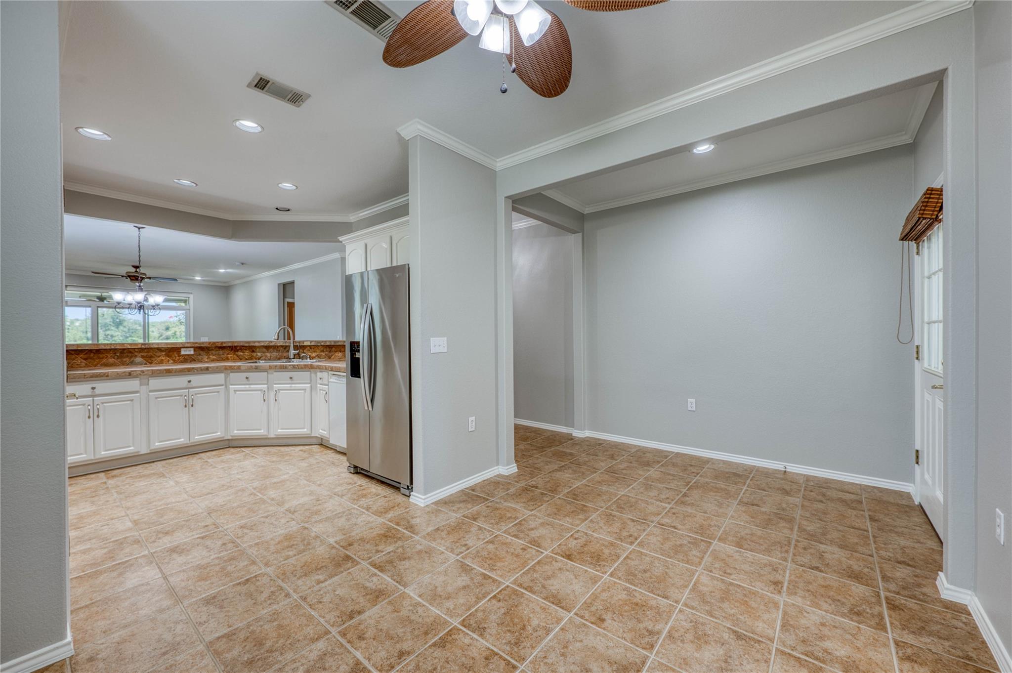 125 Dickens CIR