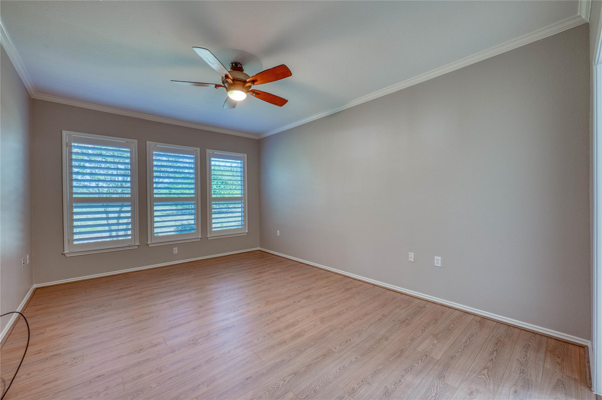 125 Dickens CIR