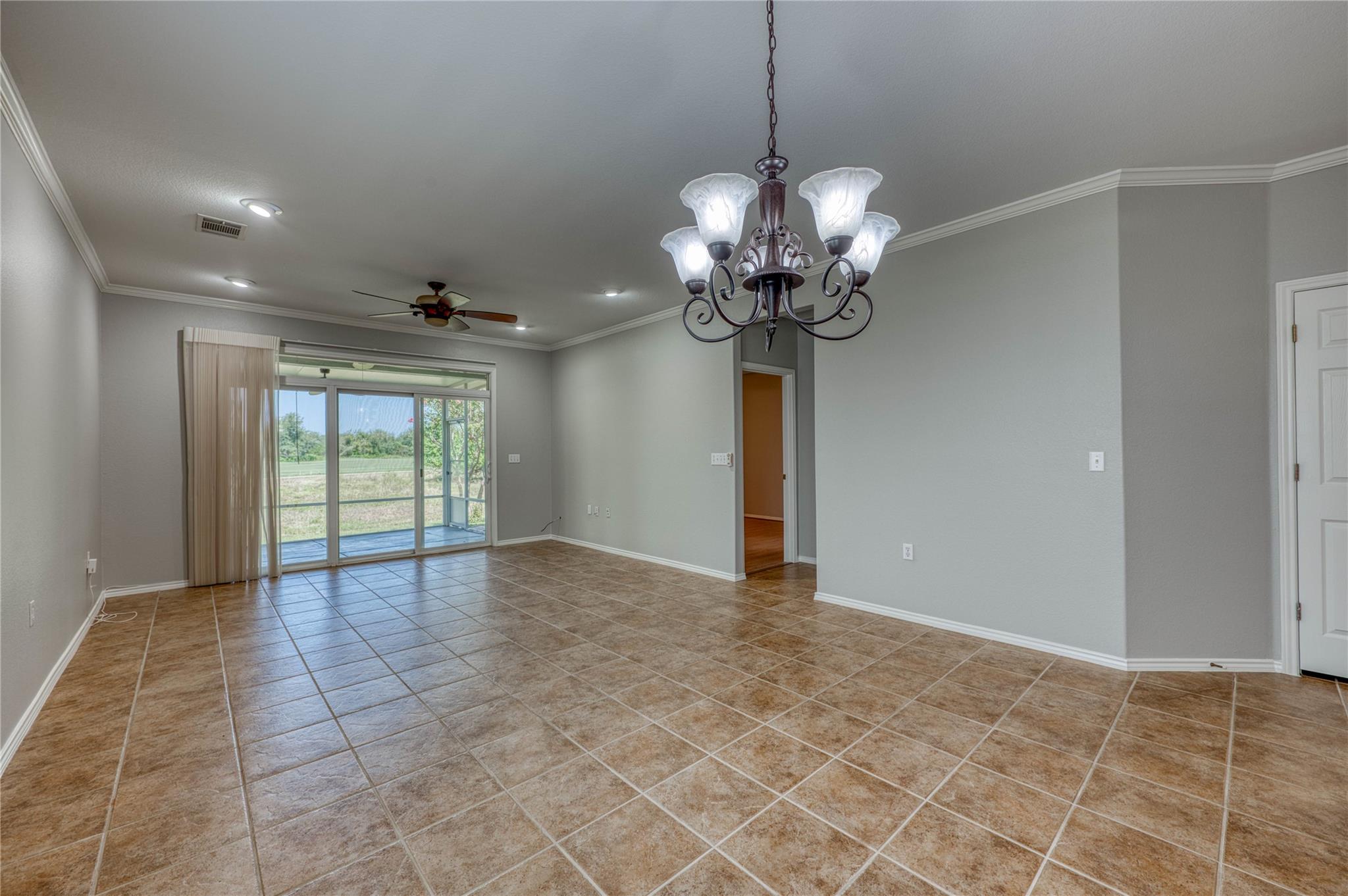 125 Dickens CIR
