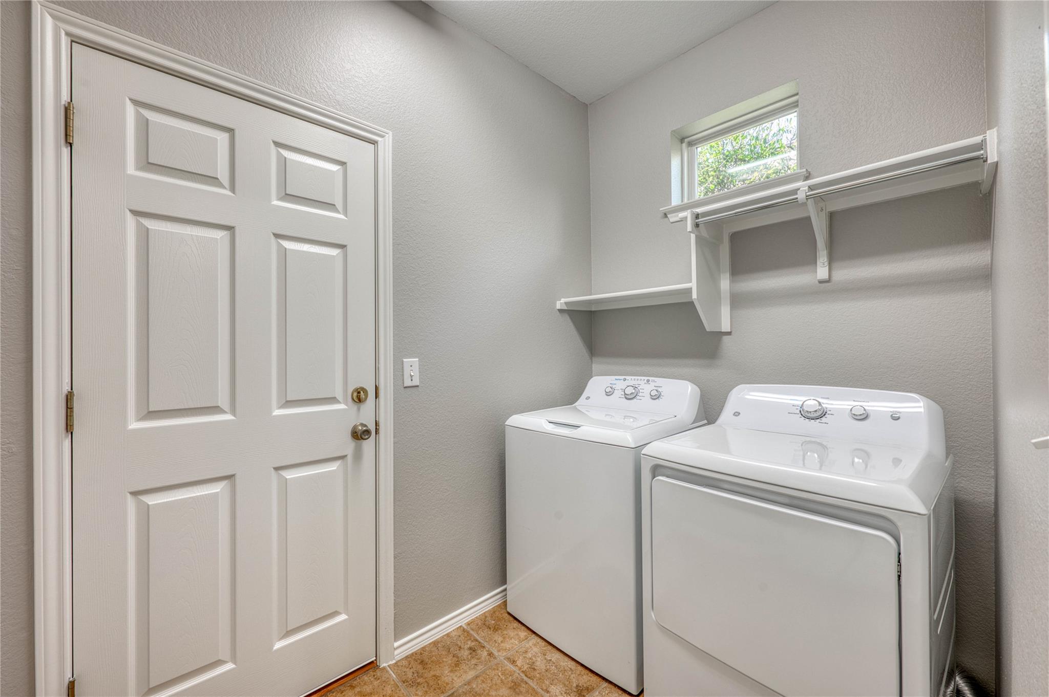 125 Dickens CIR