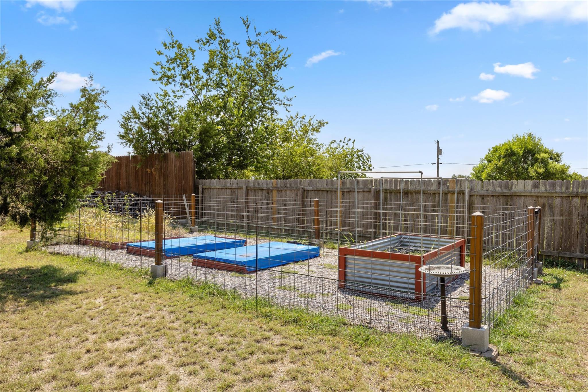 208 Dawn DR