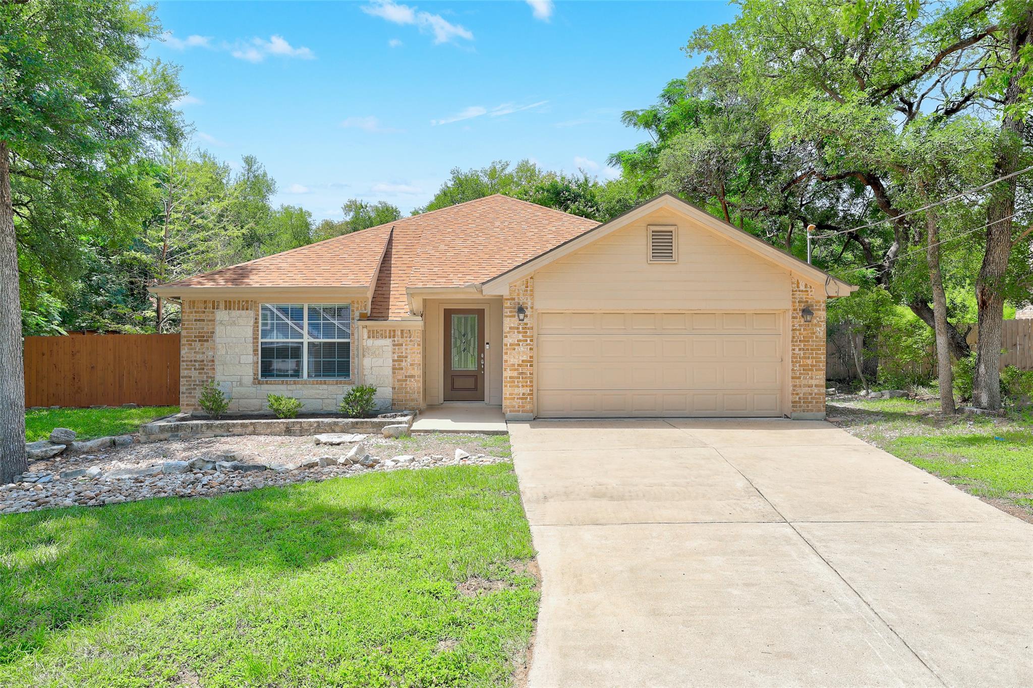 1106 Serenada DR