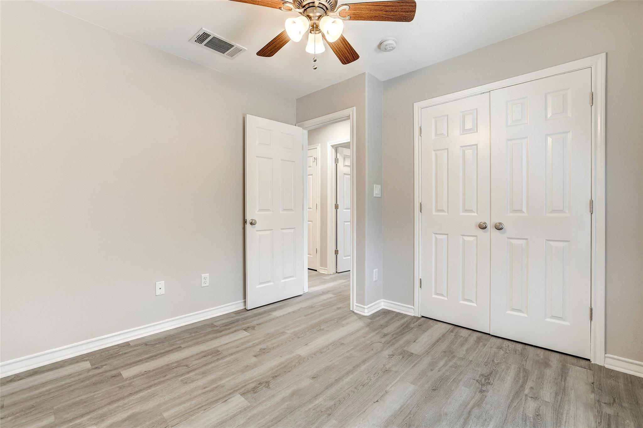 1106 Serenada DR