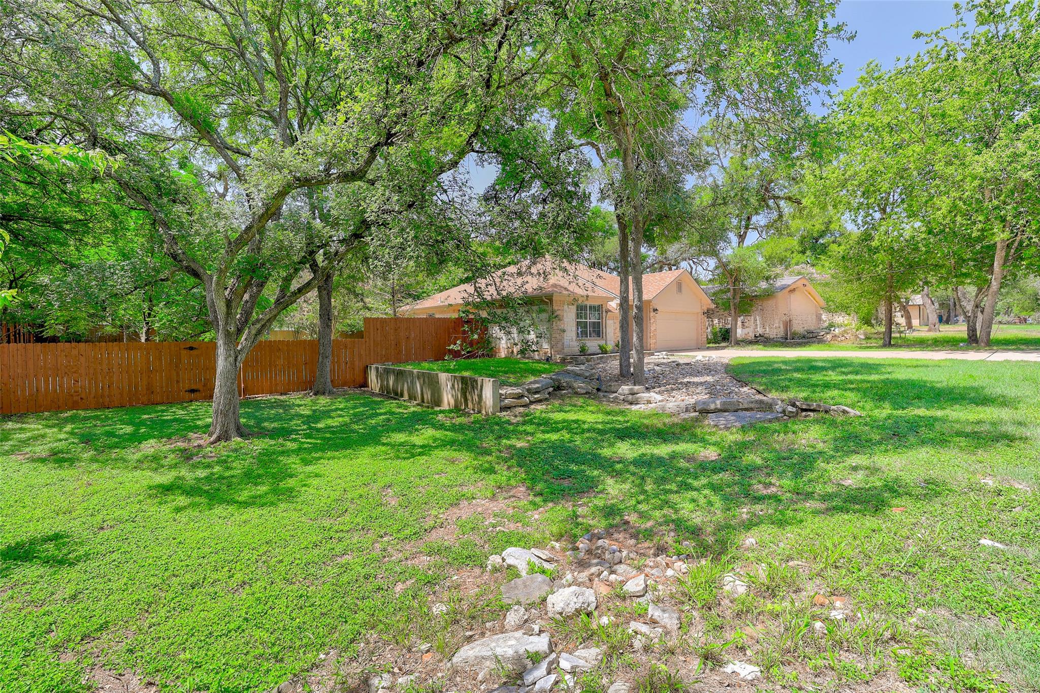 1106 Serenada DR