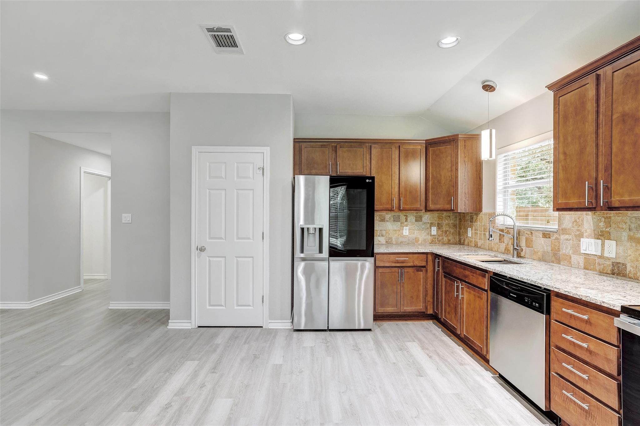 1106 Serenada DR