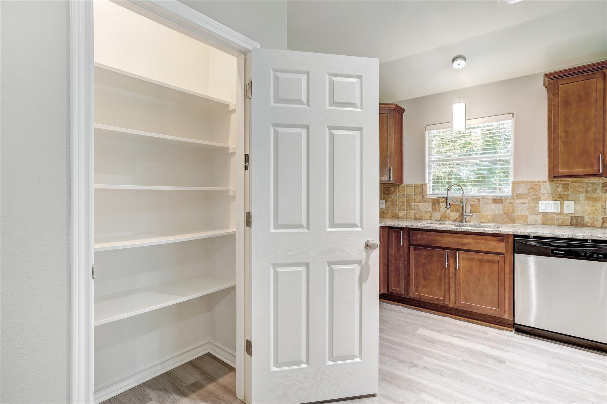 1106 Serenada DR
