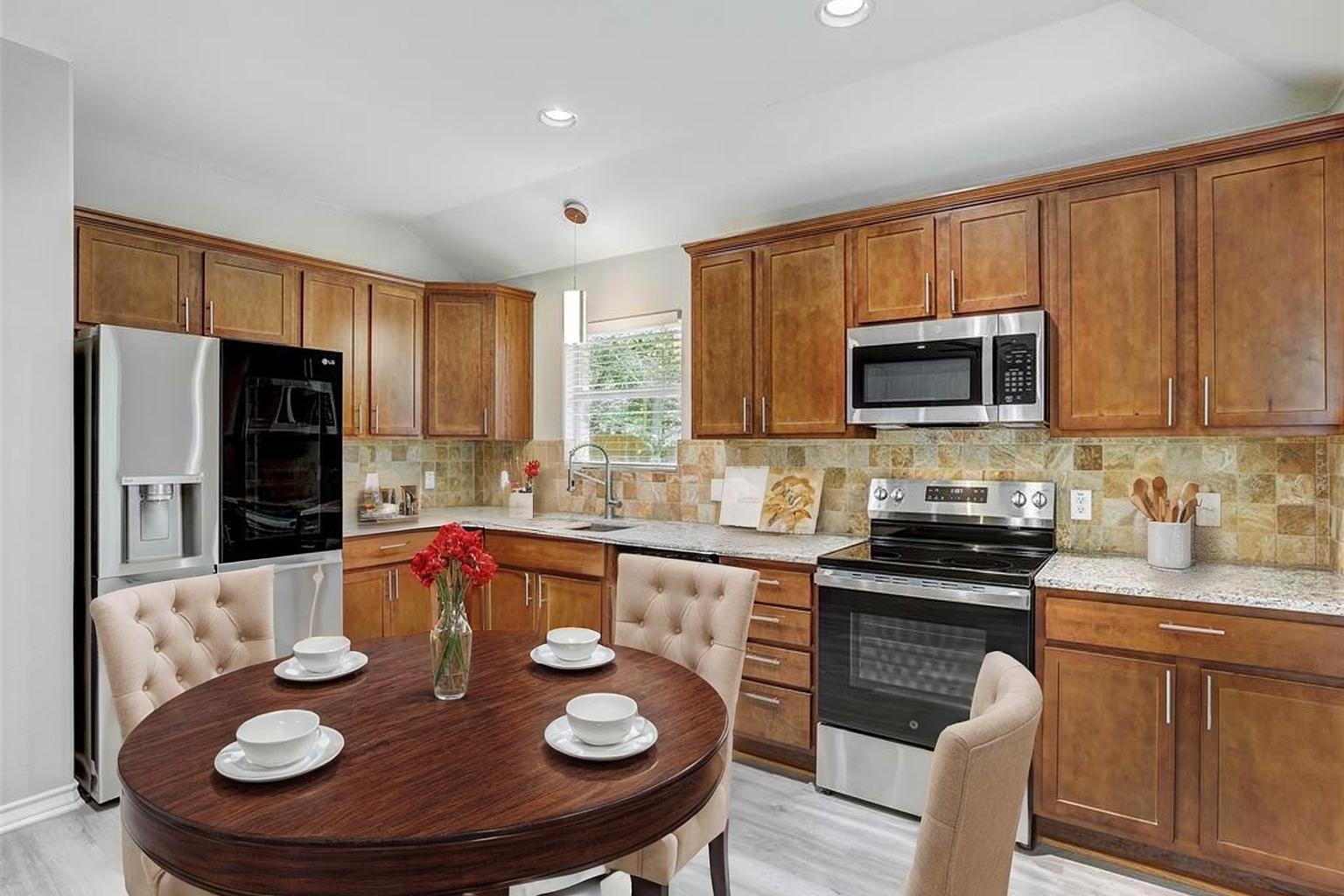 1106 Serenada DR