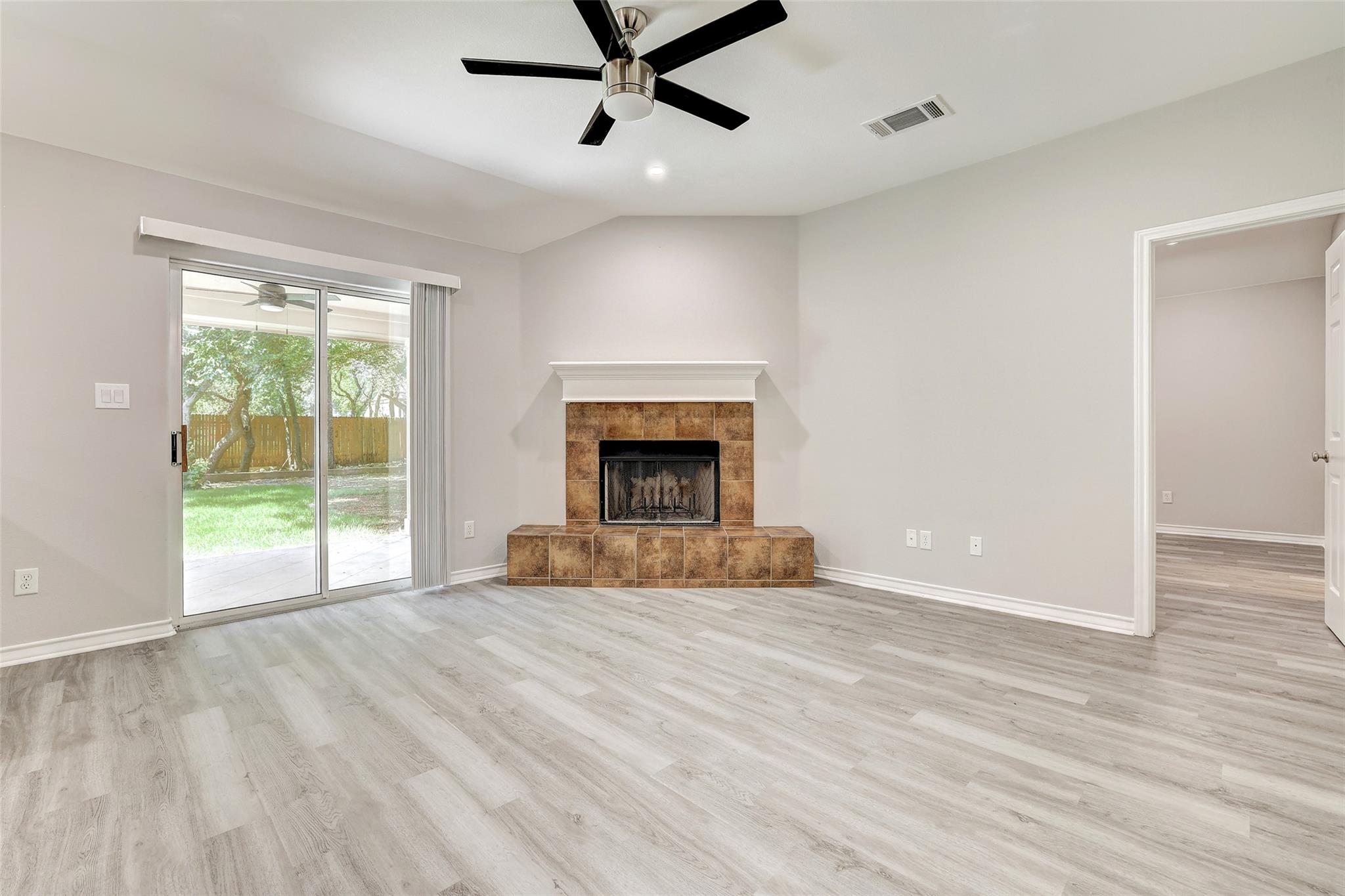 1106 Serenada DR