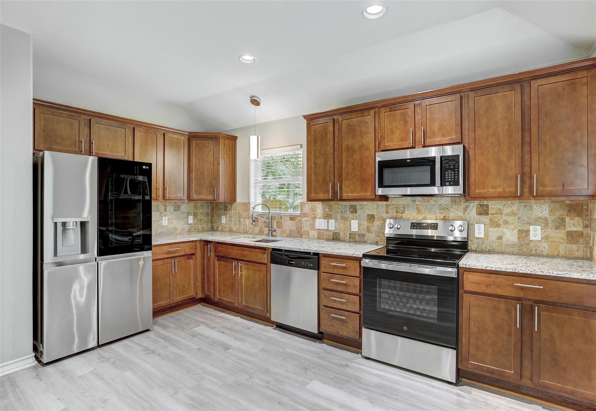 1106 Serenada DR