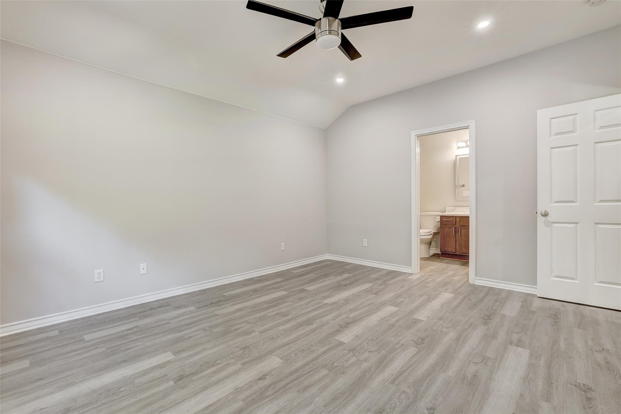 1106 Serenada DR