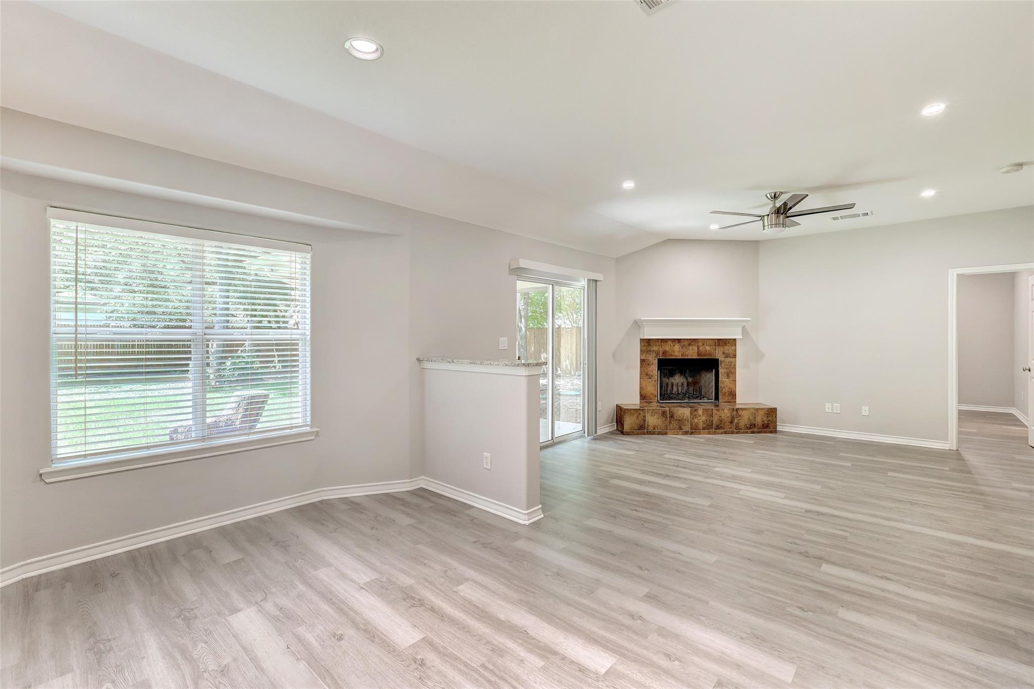 1106 Serenada DR