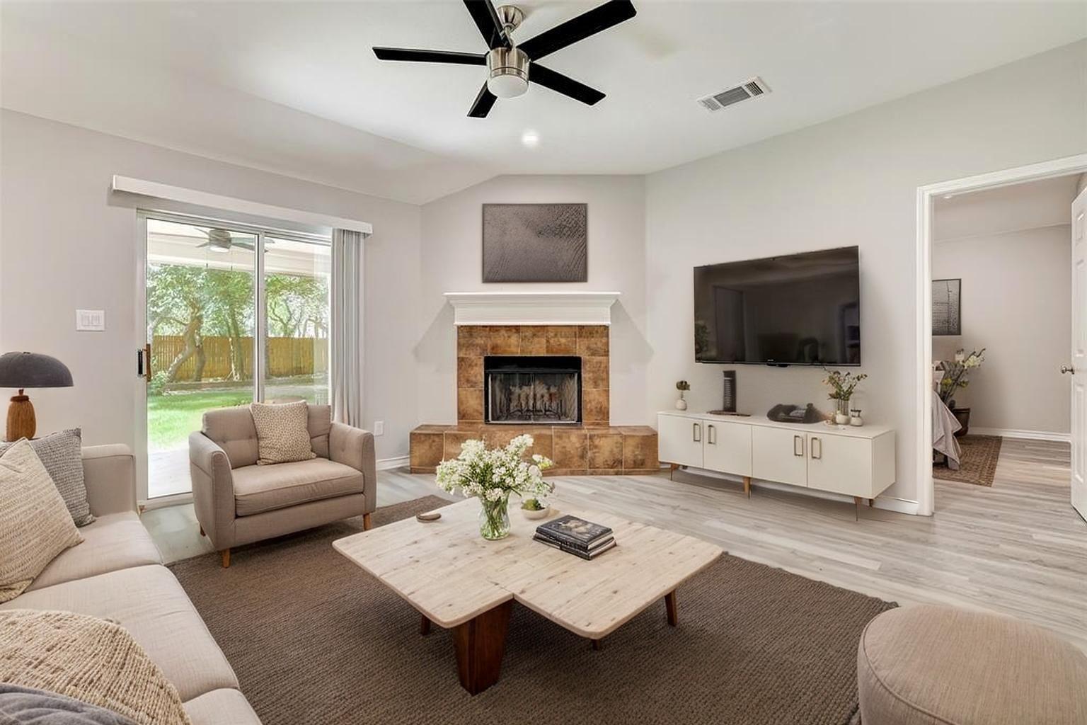 1106 Serenada DR
