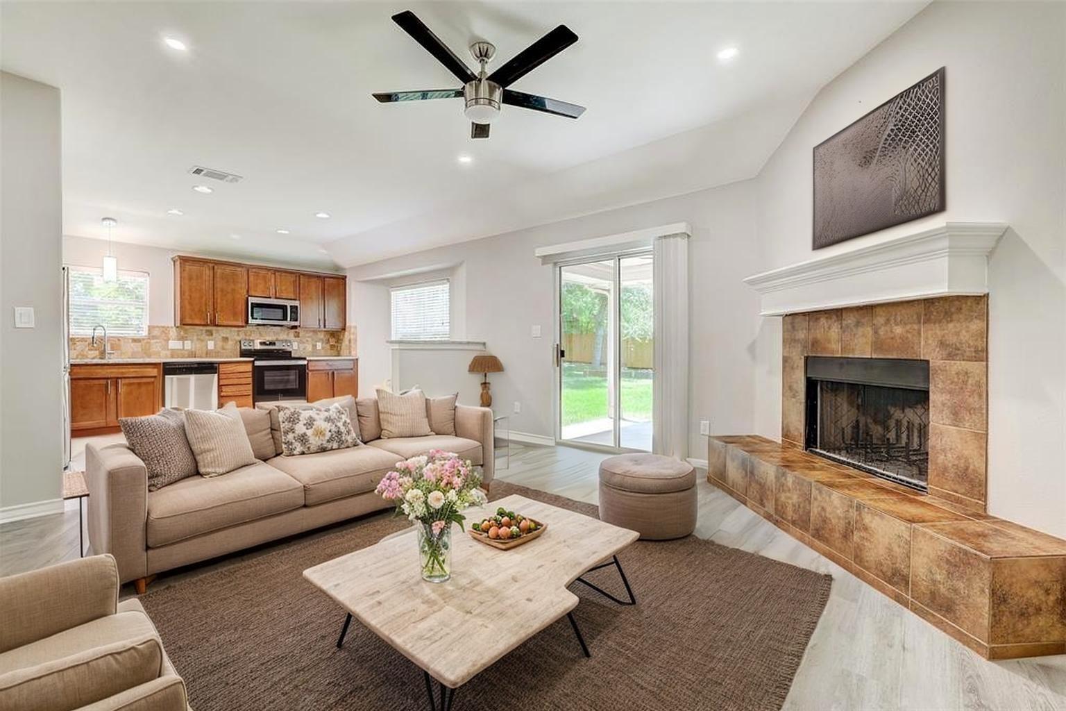 1106 Serenada DR