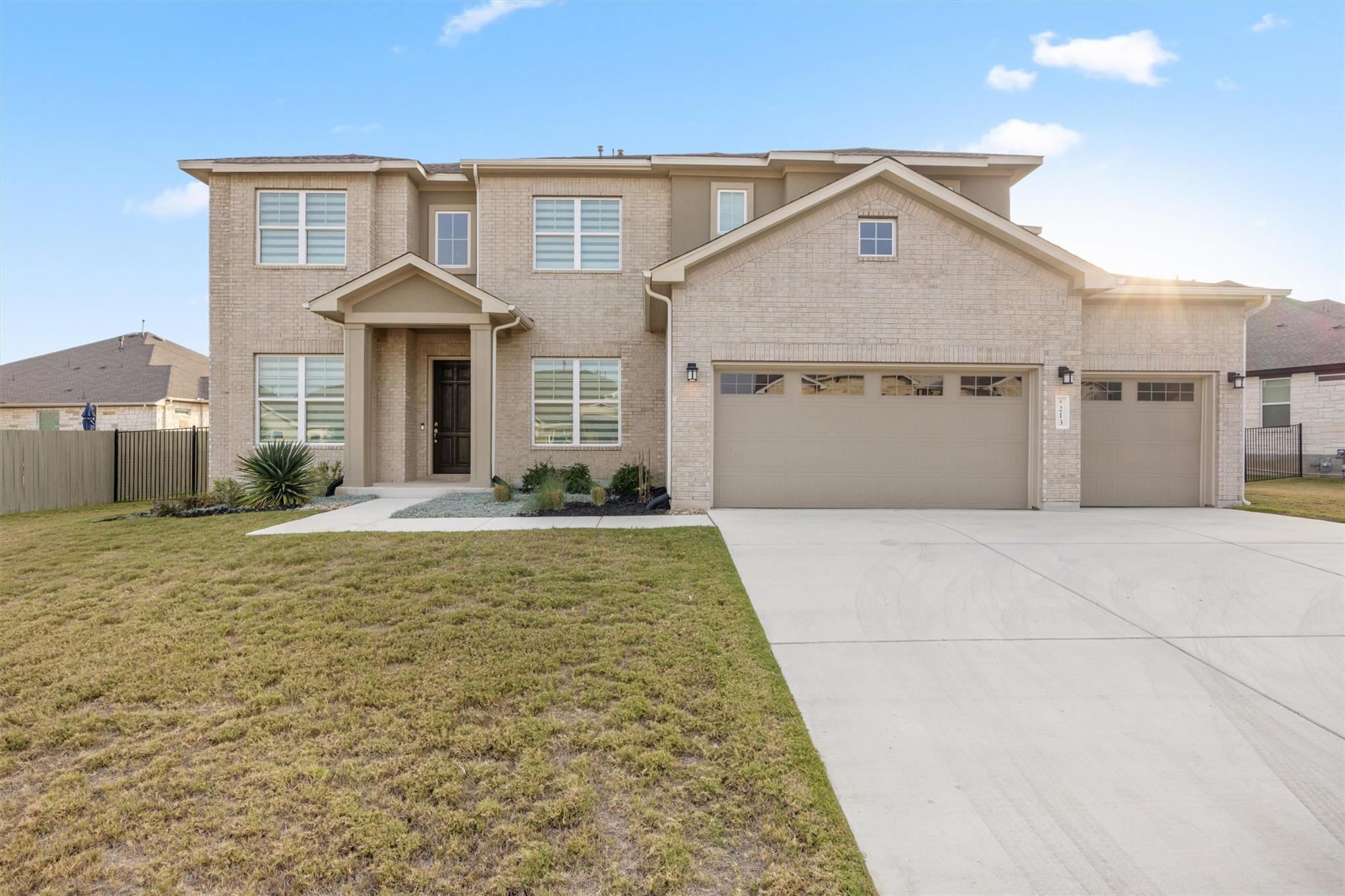 213 Great Lawn BND