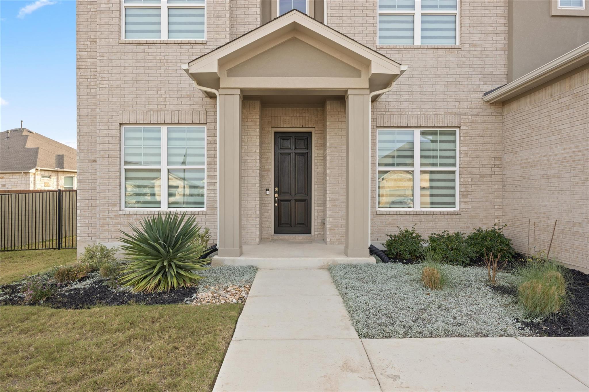 213 Great Lawn BND