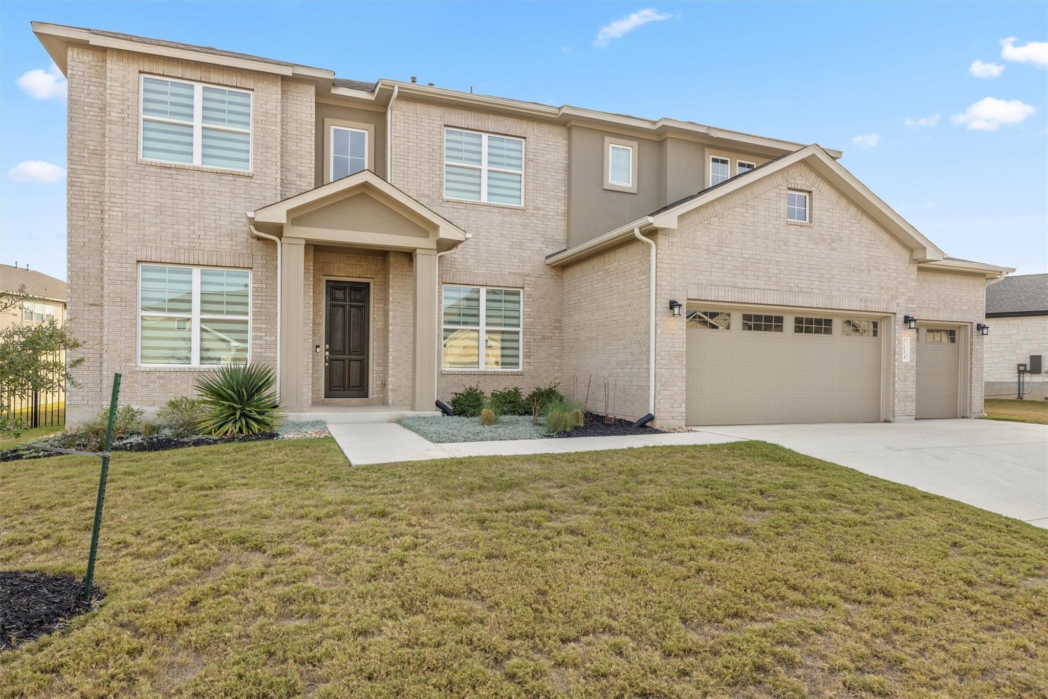 213 Great Lawn BND
