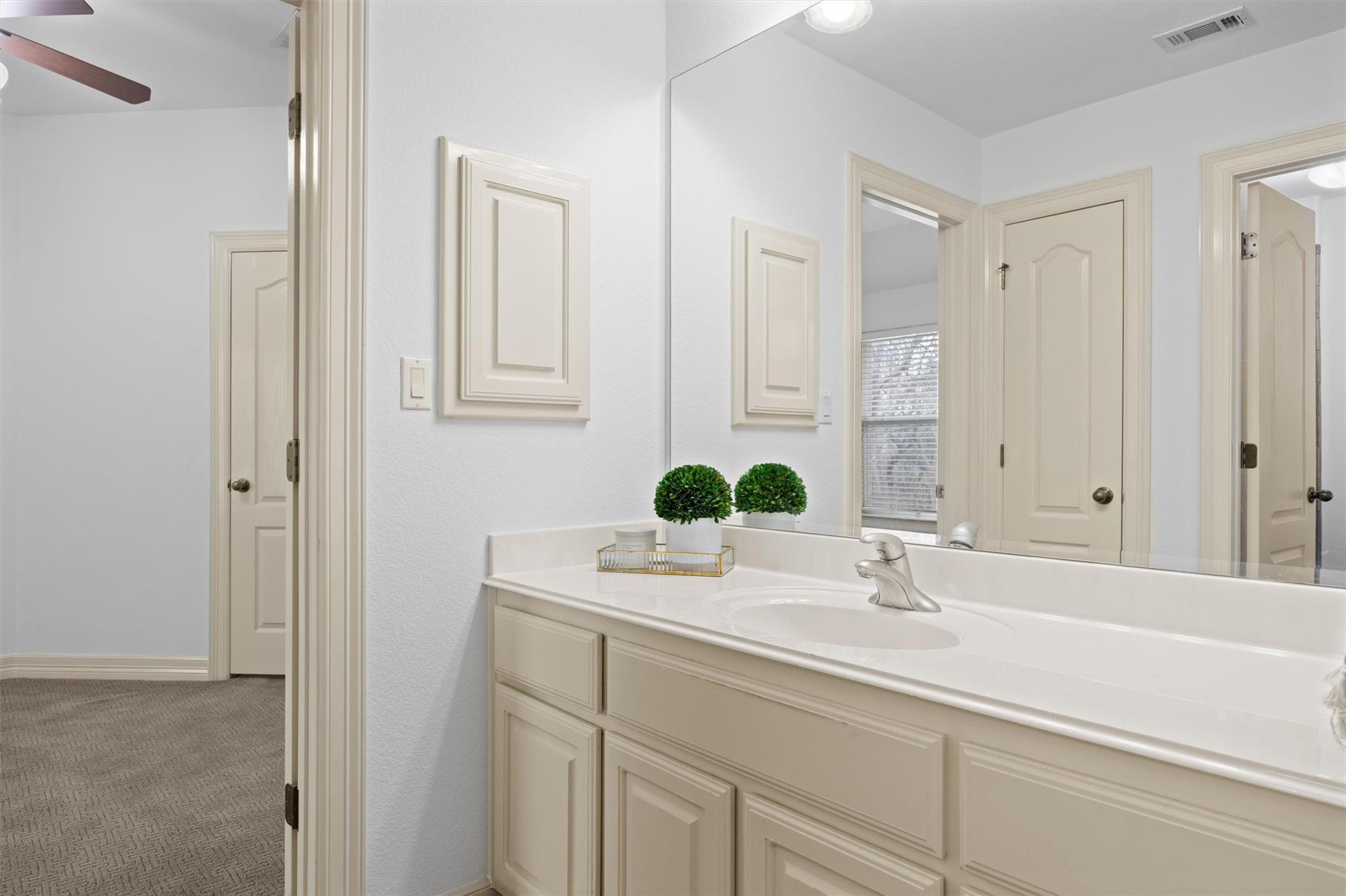 3028 Las Colinas WAY