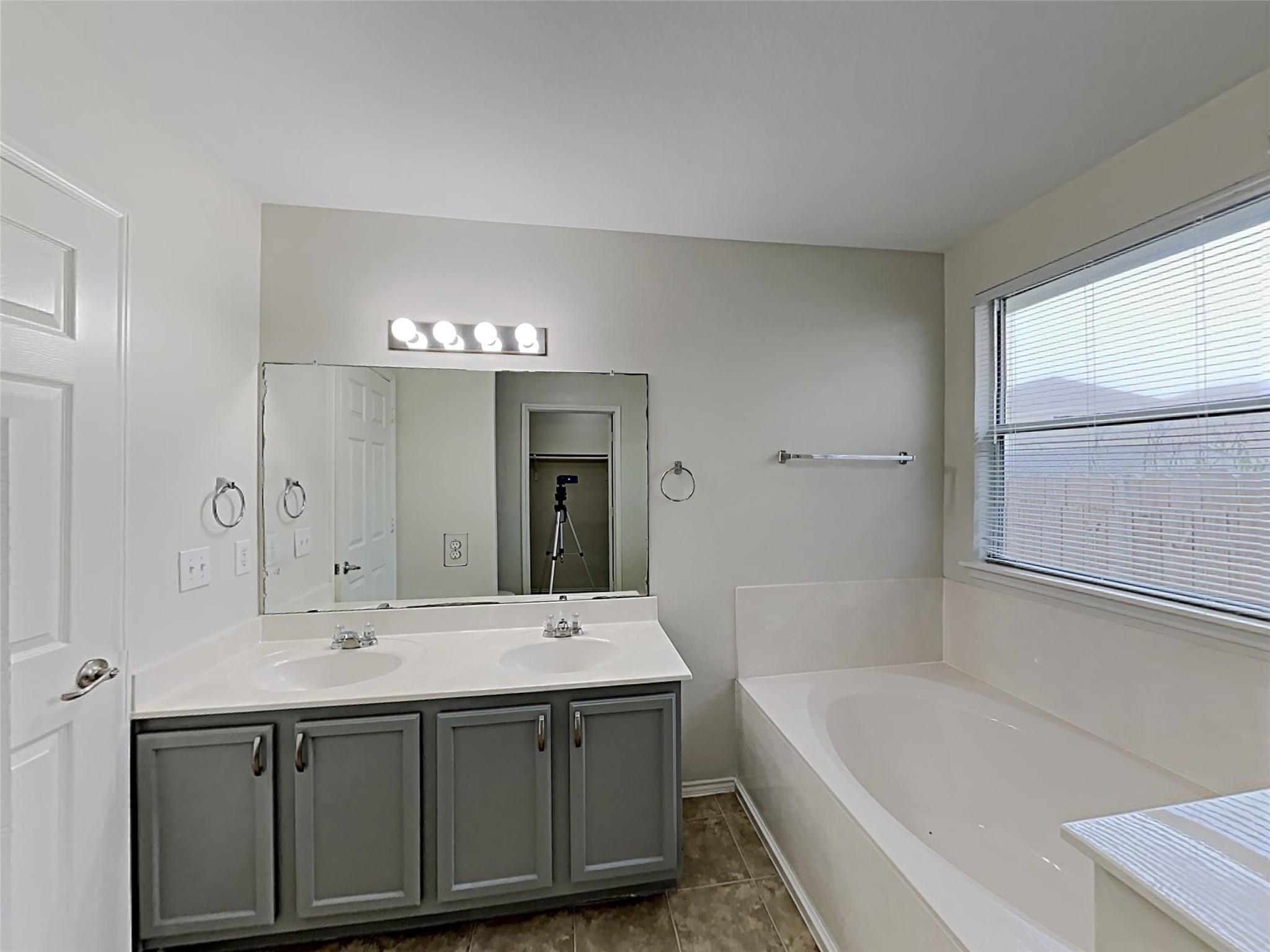 12417 NE Sky Harbor DR
