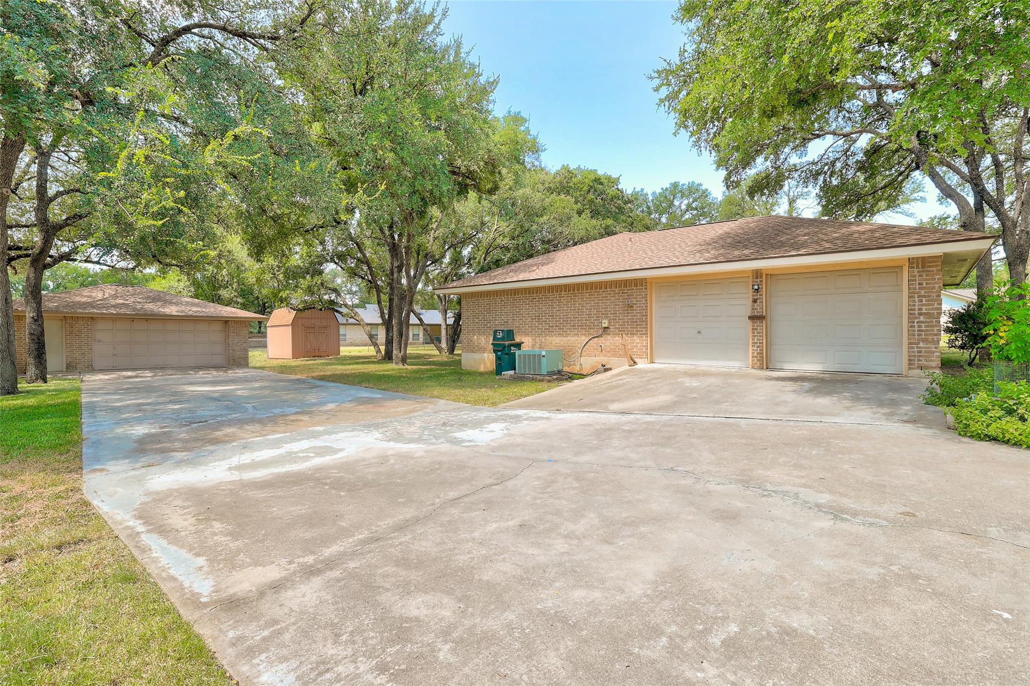 307 Las Plumas DR