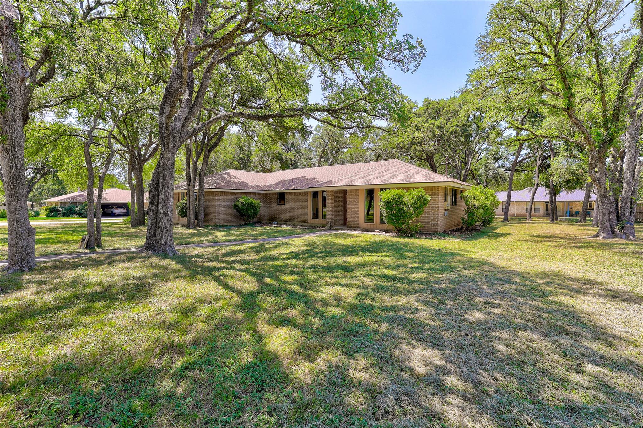 307 Las Plumas DR