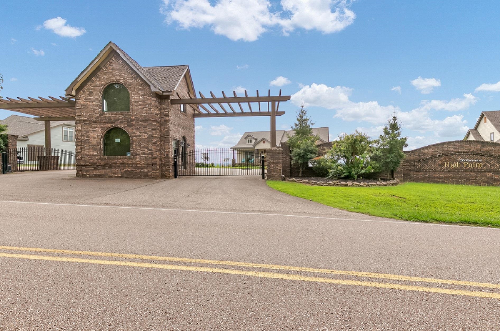 24 HIGH POINTE DR