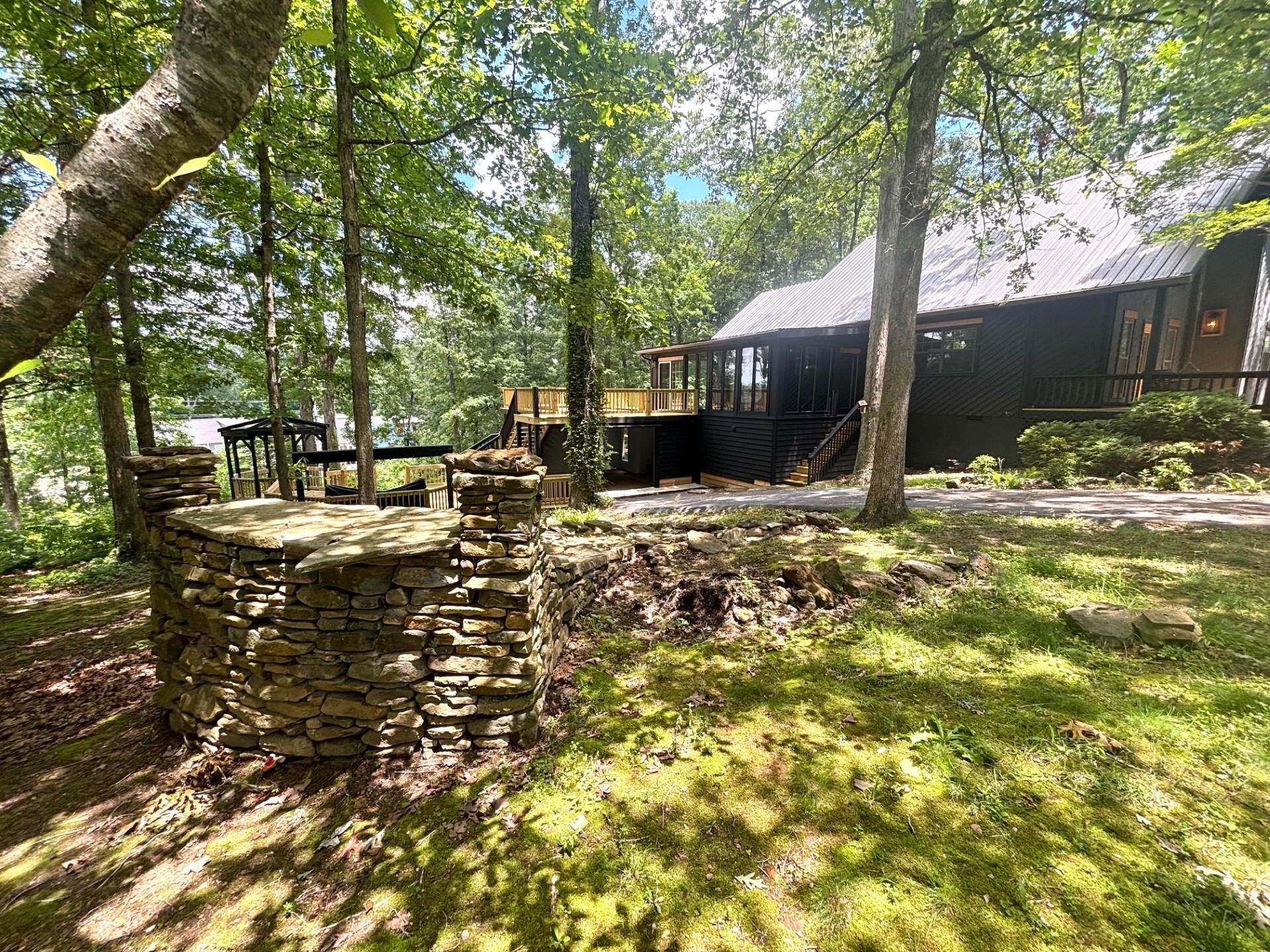 245 HOLIDAY HILLS LN