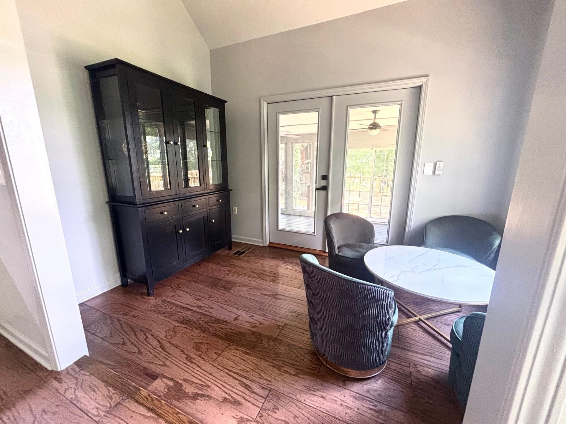 245 HOLIDAY HILLS LN