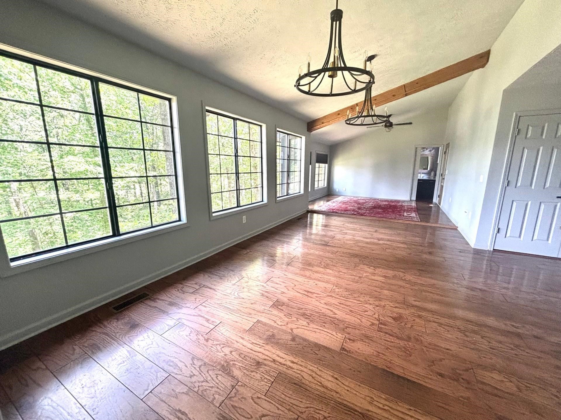 245 HOLIDAY HILLS LN