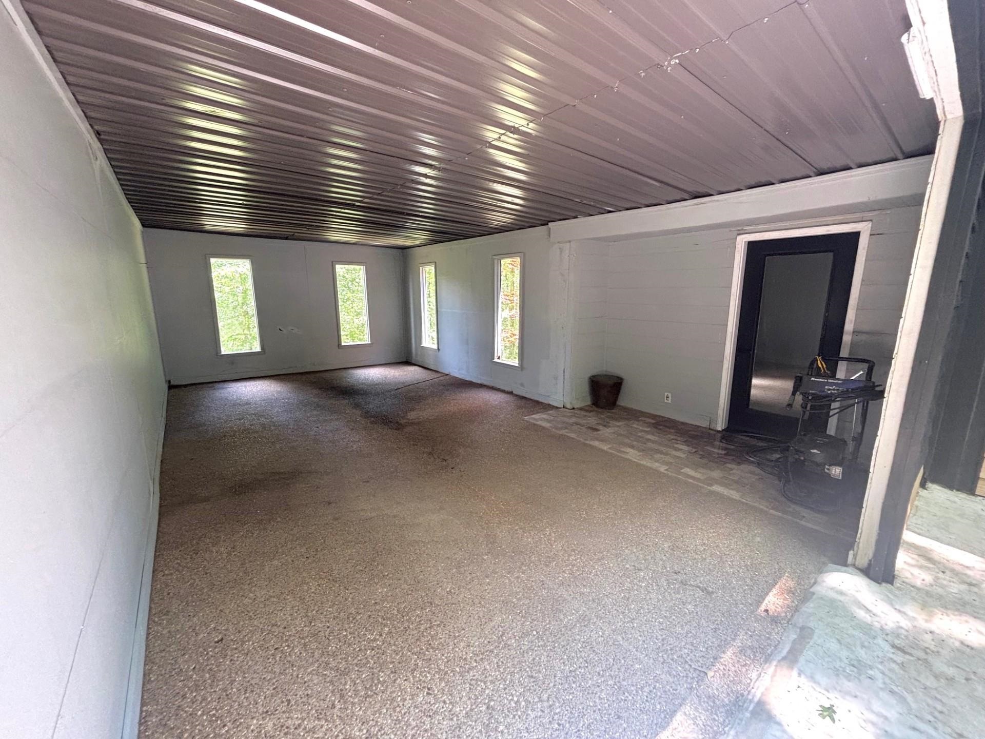 245 HOLIDAY HILLS LN