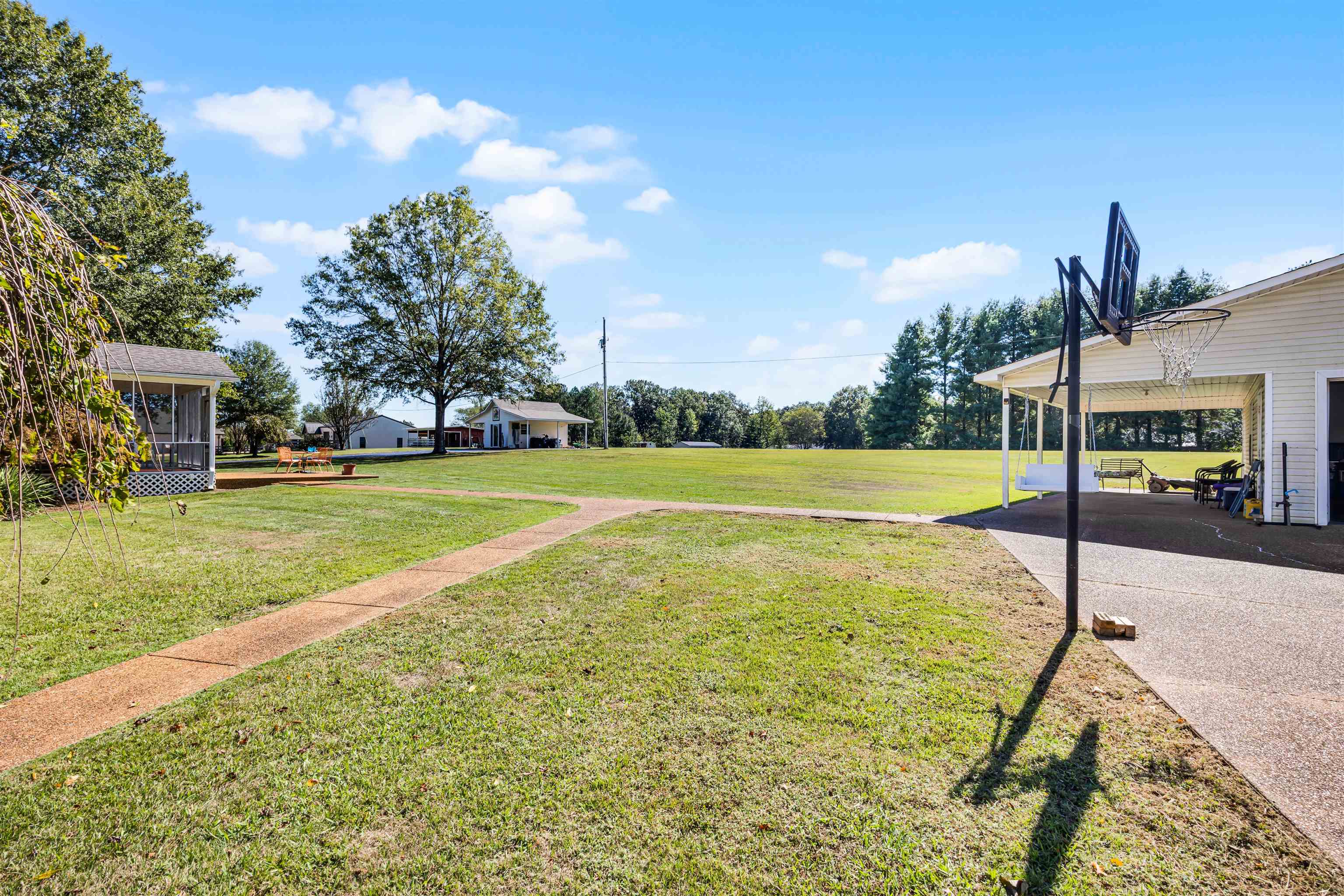 120 NELLIE LN