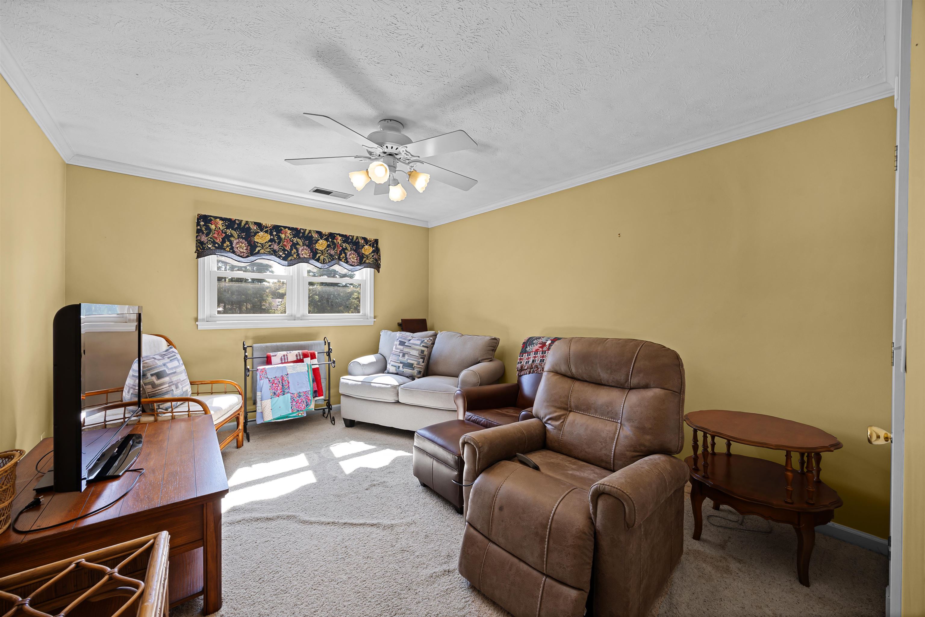 120 NELLIE LN