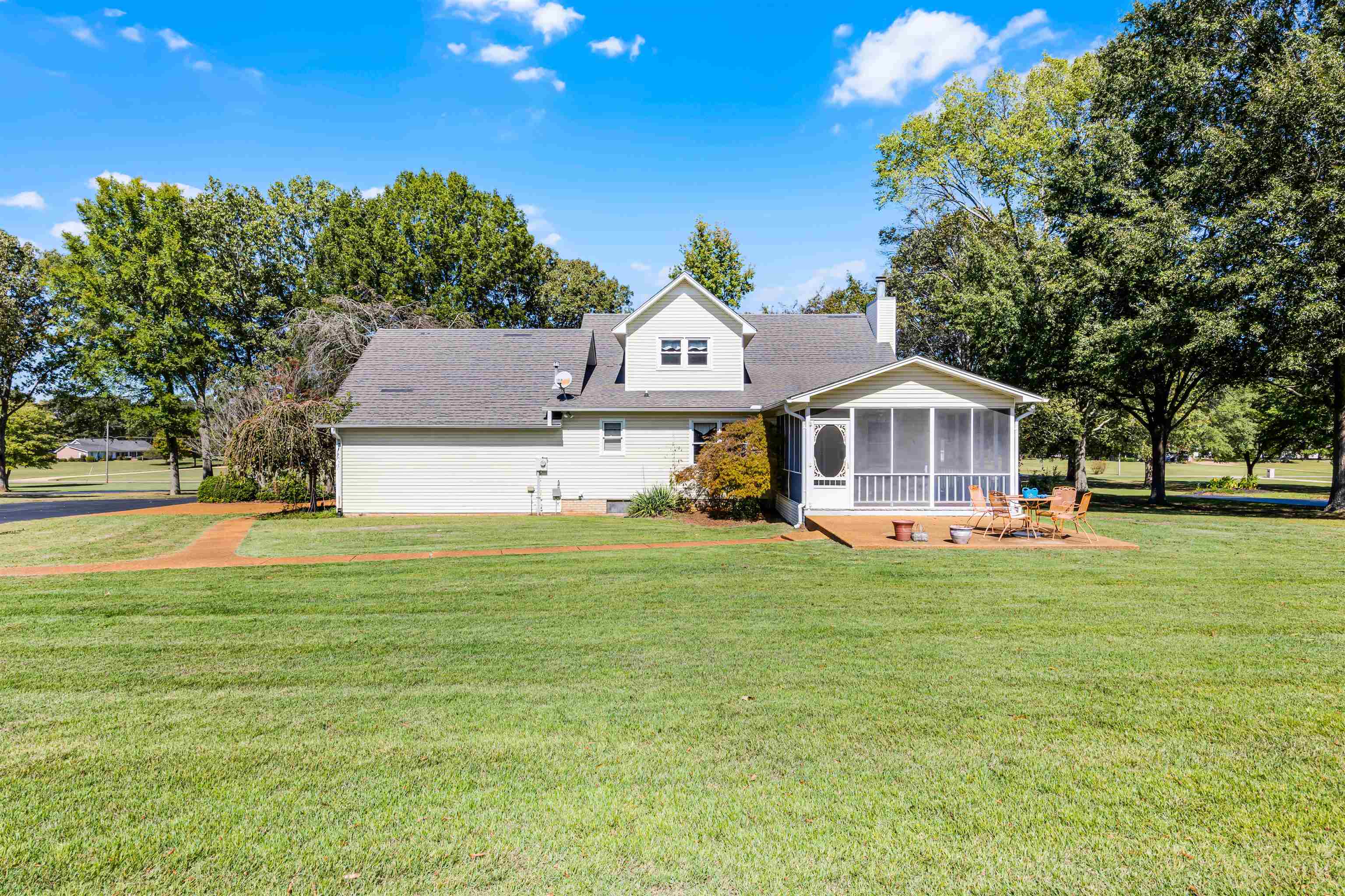 120 NELLIE LN