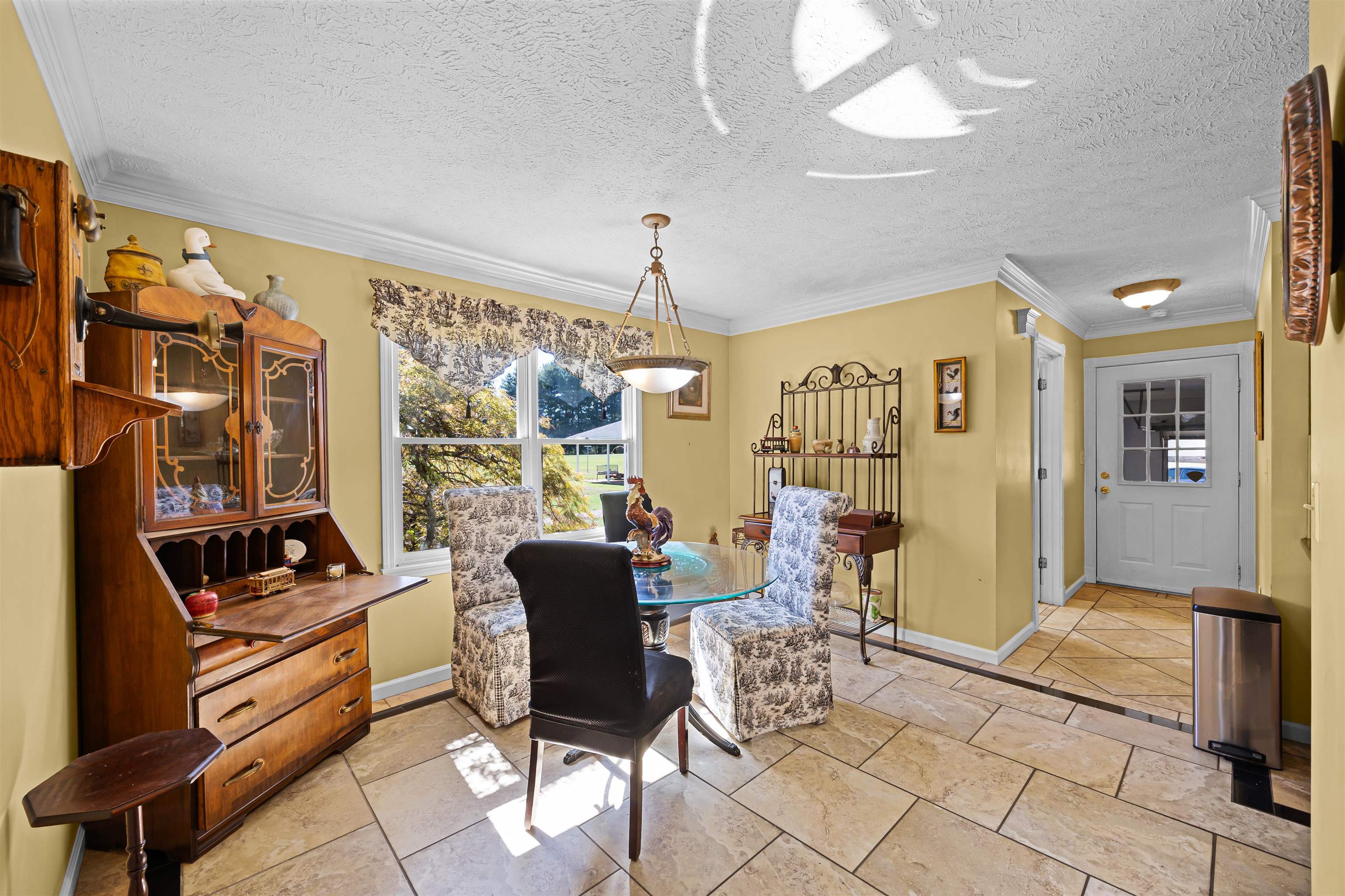 120 NELLIE LN
